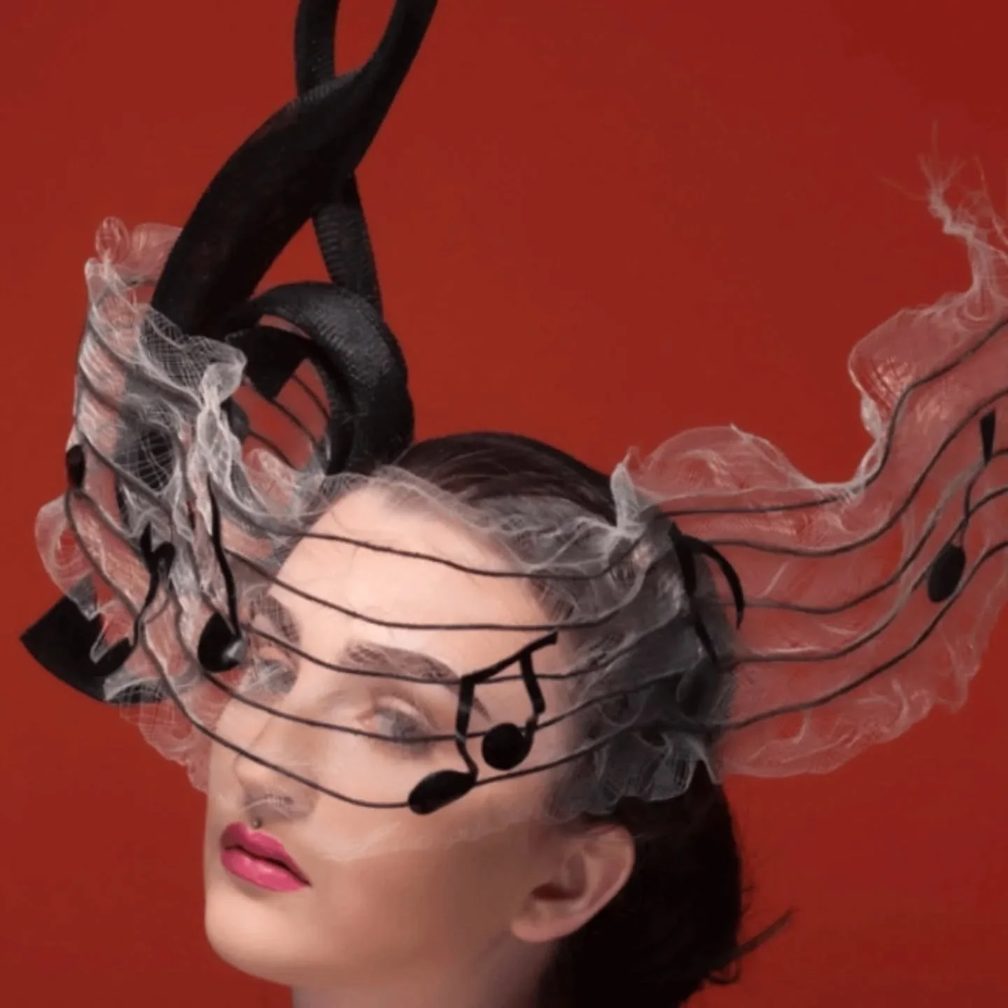 Add a touch of elegance to your life! 🎩👑 Join our 4-day millinery courses in SW France and create your own stunning headpieces! 🌸 #millinery #france #chateaubelhomme #hatmakingprocess #chateaux #immersiveexperiences #jemimah_nicolle