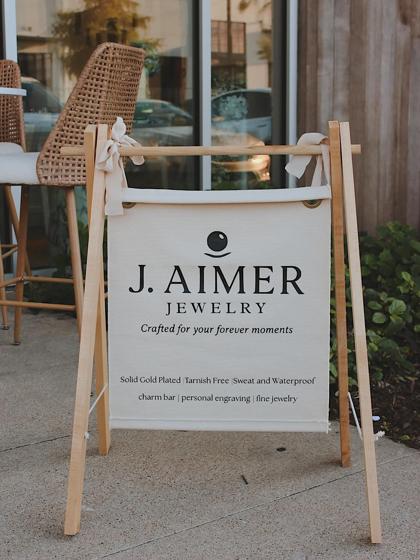 ✨Event details make all the difference✨
We stopped by the @j.aimerjewelry charm bar event they hosted for @gorlsclubhtx and loved capturing the little touches that bring an experience to life. From product close-ups to event storytelling, KP Social S