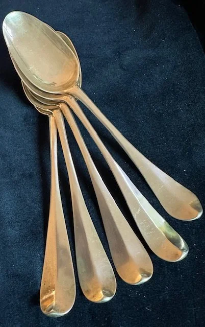 5 zilveren tafellepels, Groningen 1767 4x en 1753 1x