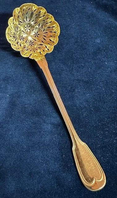 Vergulde suikerstrooilepel, Christofle 1950