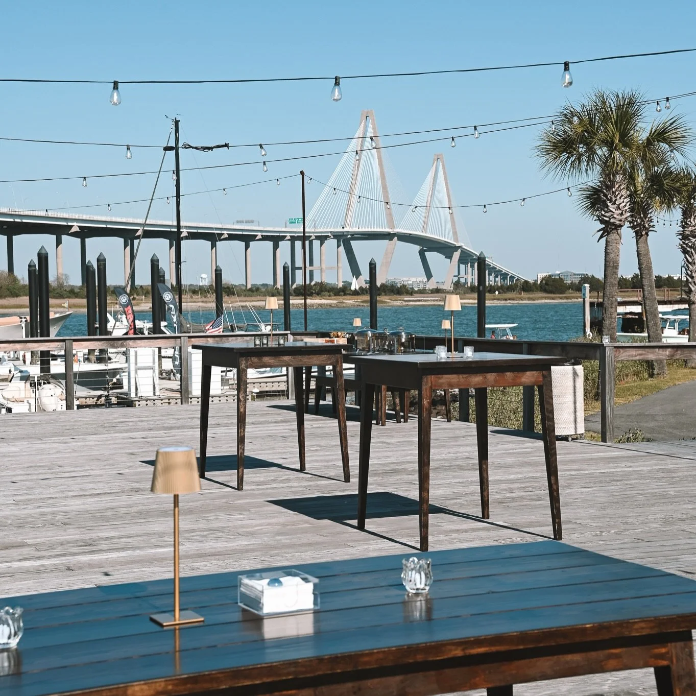 effortless, waterfront, and exactly how it should feel!! 
Just ask @lifeofhannahhill 🌊

no overthinking it
just good people, good food, and the harbor doing the rest

📸 @sarubinmedia 
#charlestonevents 
#WaterfrontEvents
#CharlestonHarbor
#Lowcount