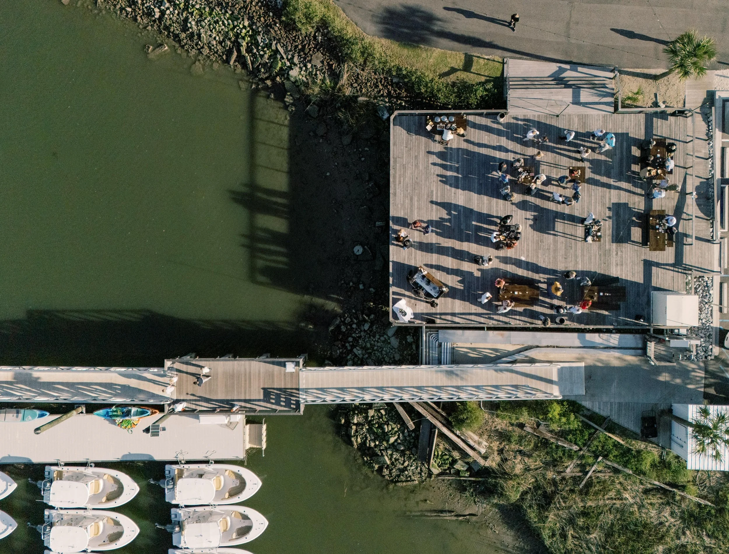 @seabreezemarina from the sky📍 The Landing at Seabreeze Marina
📸 : @smurrayphoto 

boats passing, breeze coming off the water, the bridge in the background like it&rsquo;s part of the decor
easy afternoons turn into nights without trying too hard

