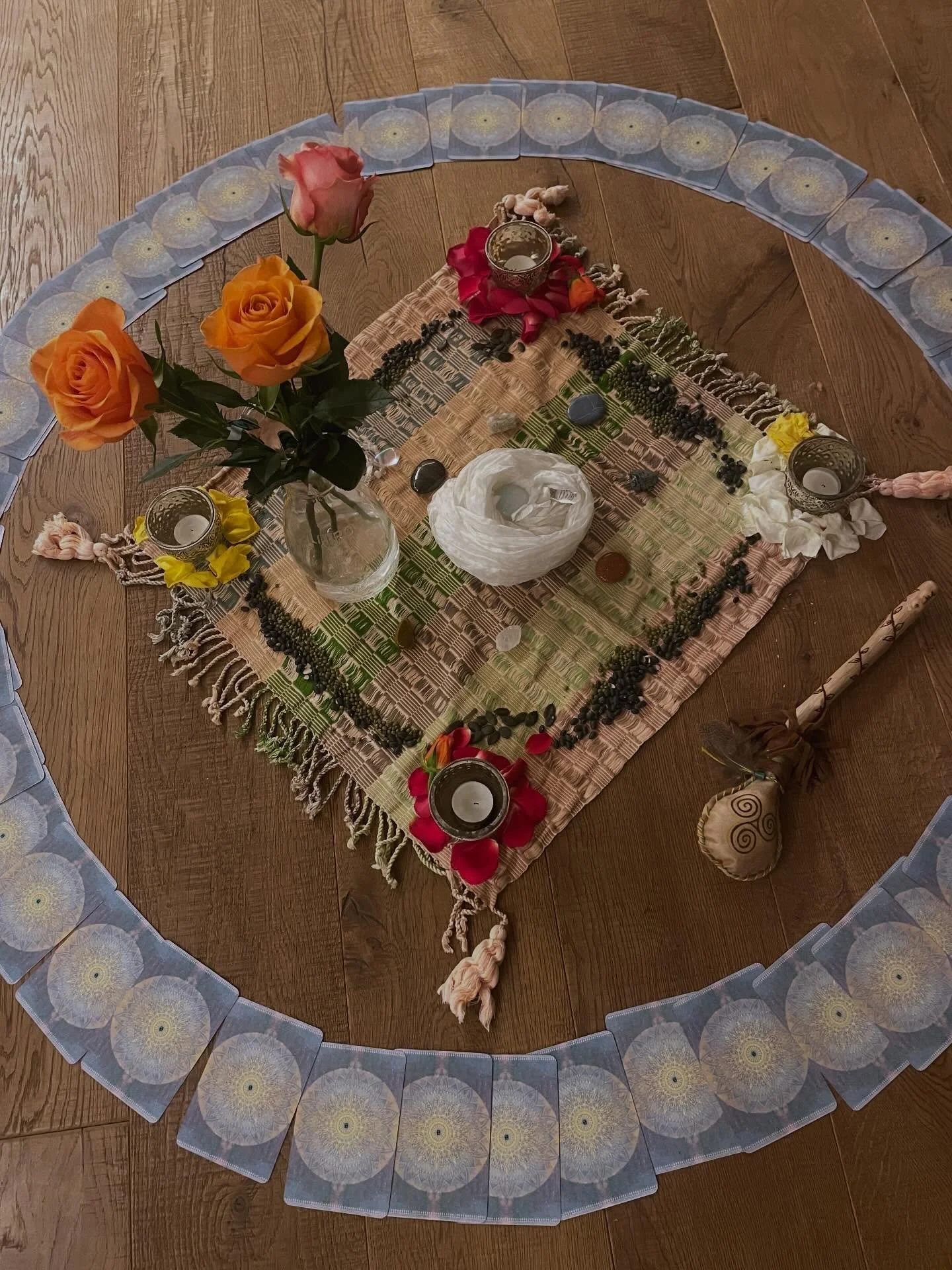 R&uuml;ckblick auf die vergangene Ahnenheilung, wo wir tiefes Leid aus der Ahnenlinie entlassen durften &hellip;
 
In jeder Ahnenlinie gibt es Licht &amp; Schatten. So gab es bei unseren Vorfahren Zeiten des Leidens ❤️&zwj;🩹 und Zeiten der Freude. S