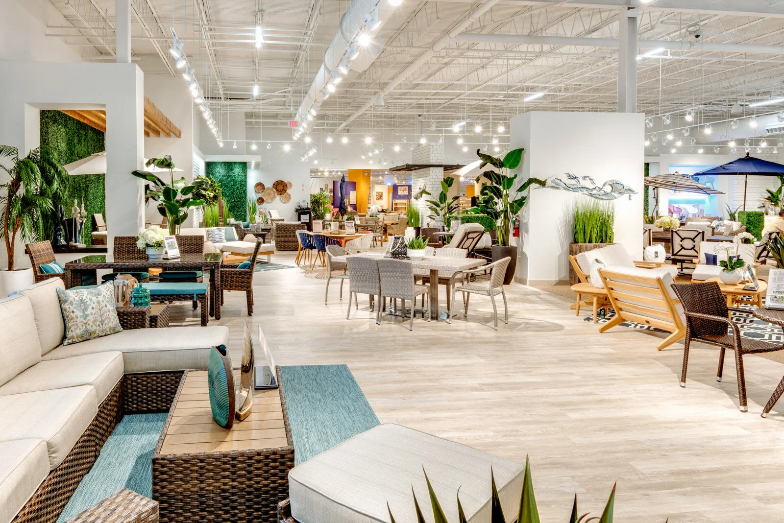 Rooms to Go Outer Showroom