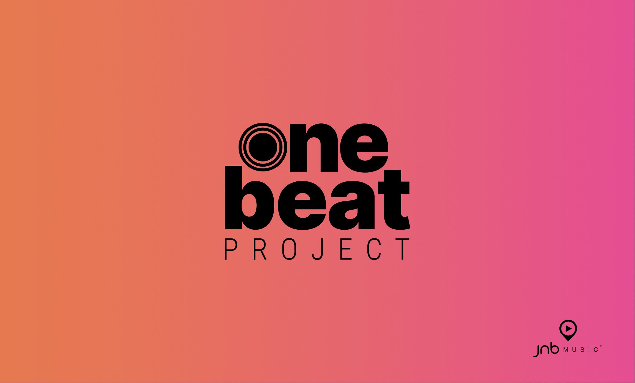 Logotipo del Proyecto One Beat con fondo de degradado rosa y naranja, y un pequeño icono de reproducción junto al texto 'jnb music' en la esquina inferior derecha.