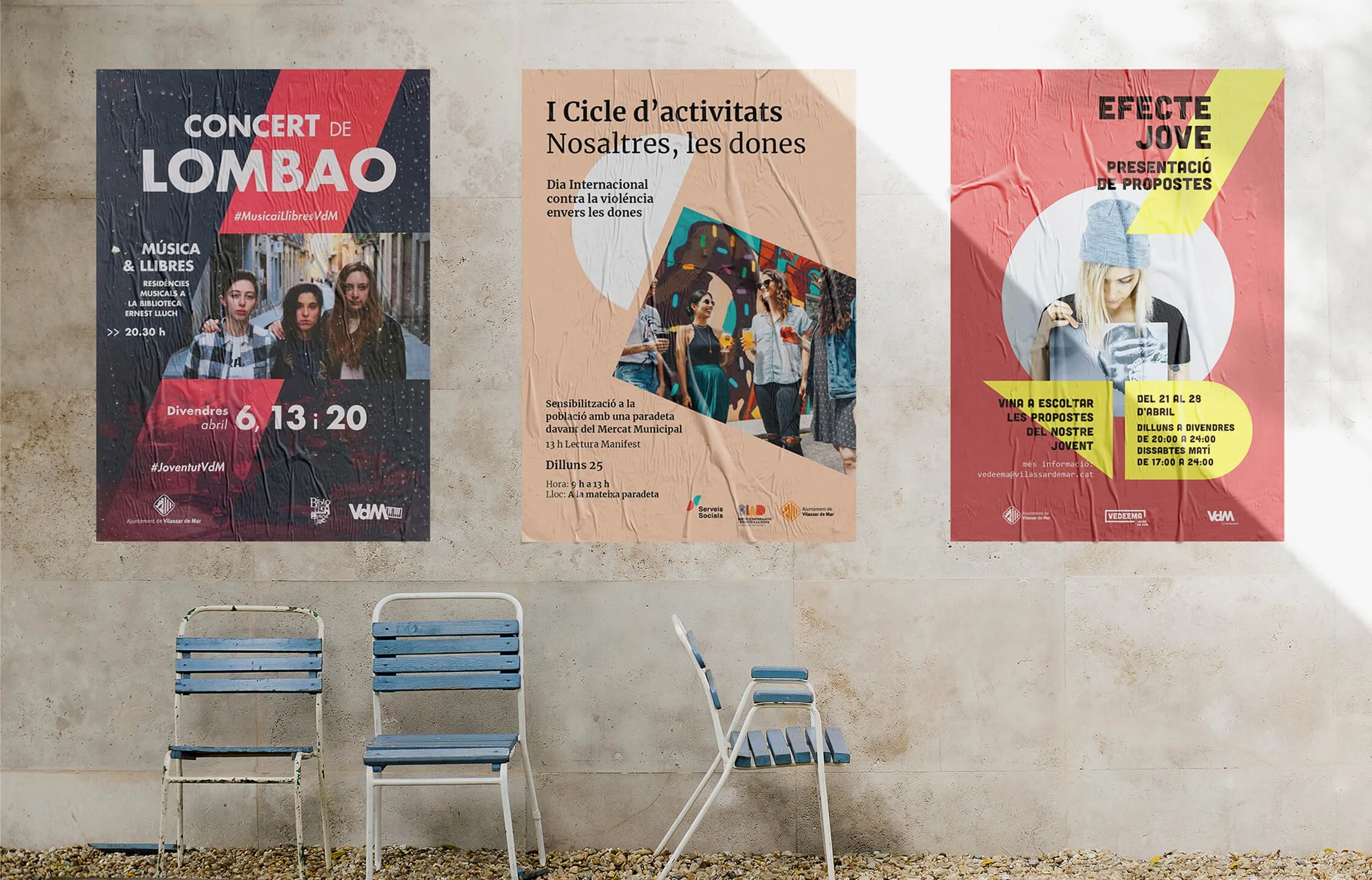 Tres carteles en la pared anuncian conciertos y actividades comunitarias en un espacio público_serveis socials_ajuntament de vilassar de mar_ identidad grafica de estudio berlin