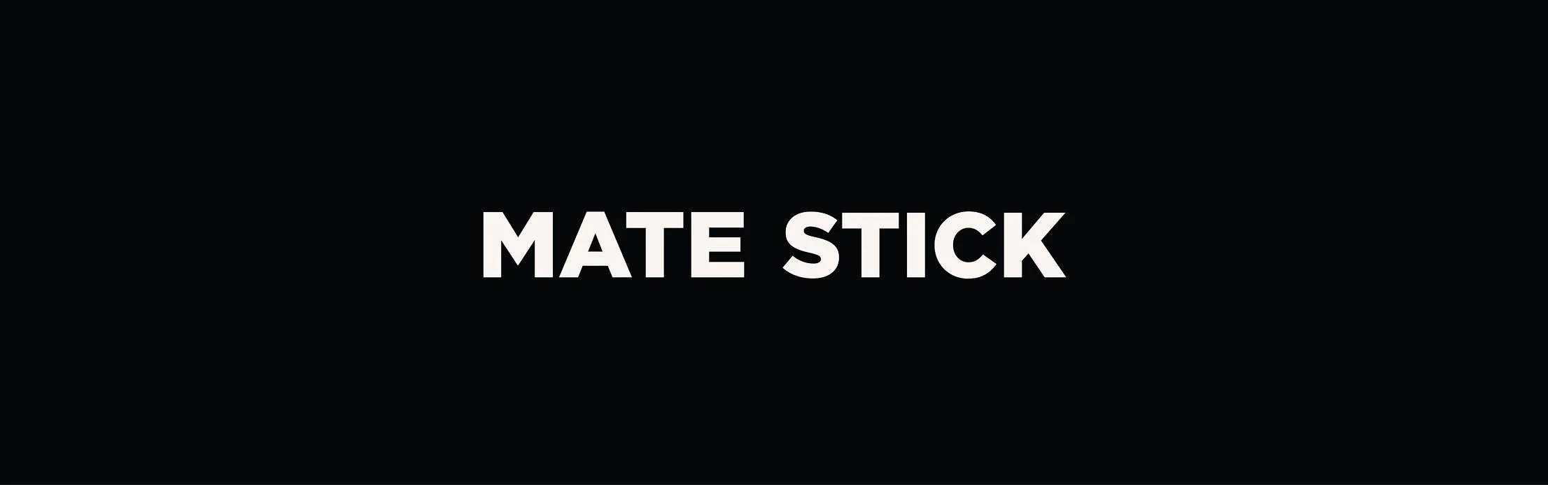 Pantalla con texto que dice 'MATE STICK' en letras blancas sobre fondo negro_línia bàsica de Deliplus_mercadona_diseño de packaging de cosmètica de estudio berlin