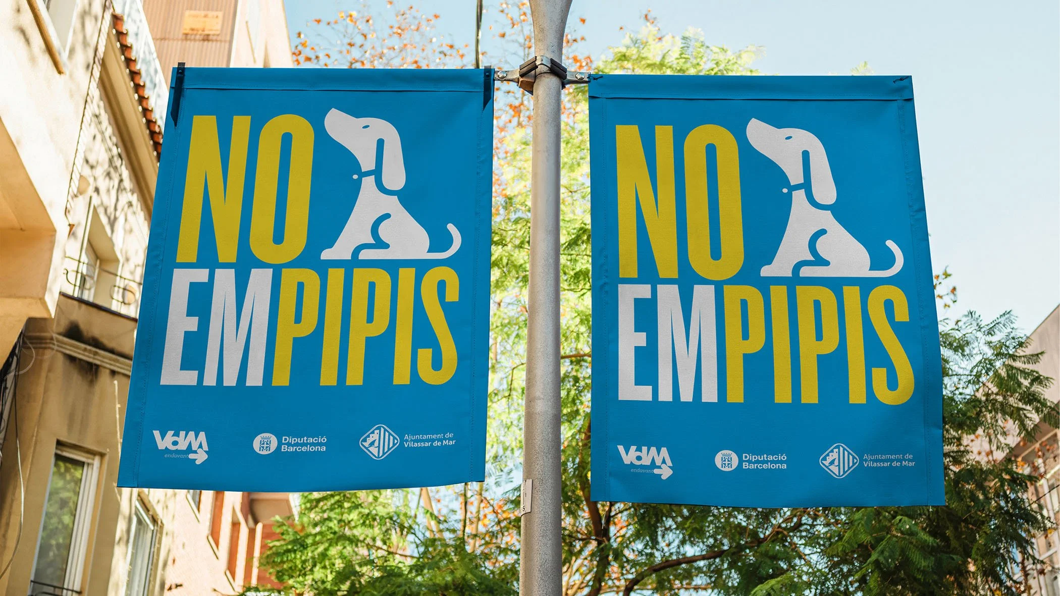 Dos banderolas azules_no empipis, campaña per l'ajuntament de Vilassar de Mar_campaña identidad grafica de estudio berlin