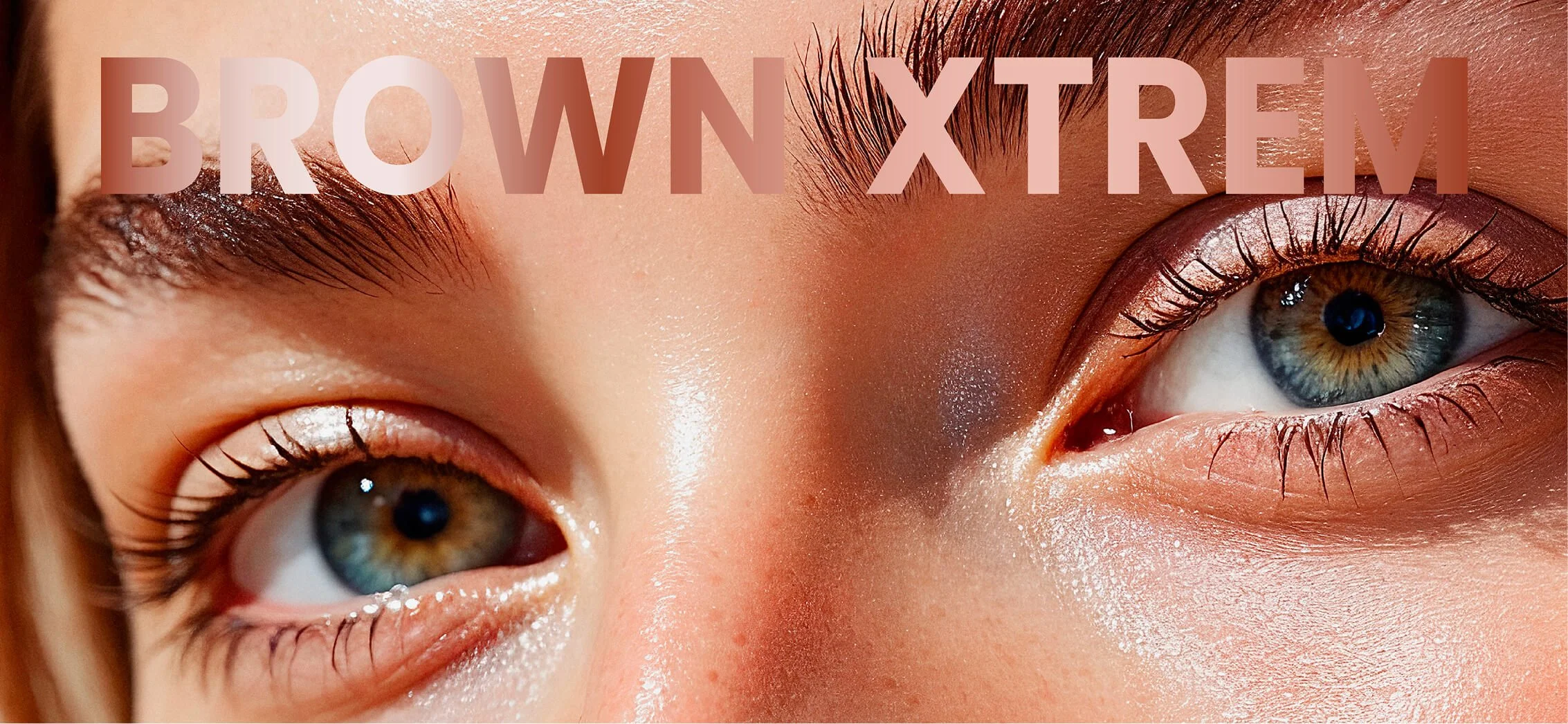 Vista cercana de ojos de una persona con maquillaje y cejas bien definidas. Texto grande que dice 'BROWN XTREM' en la parte superior_Mascaras deliplus_mercadona_Packaging de cosmetica de estudio berlin