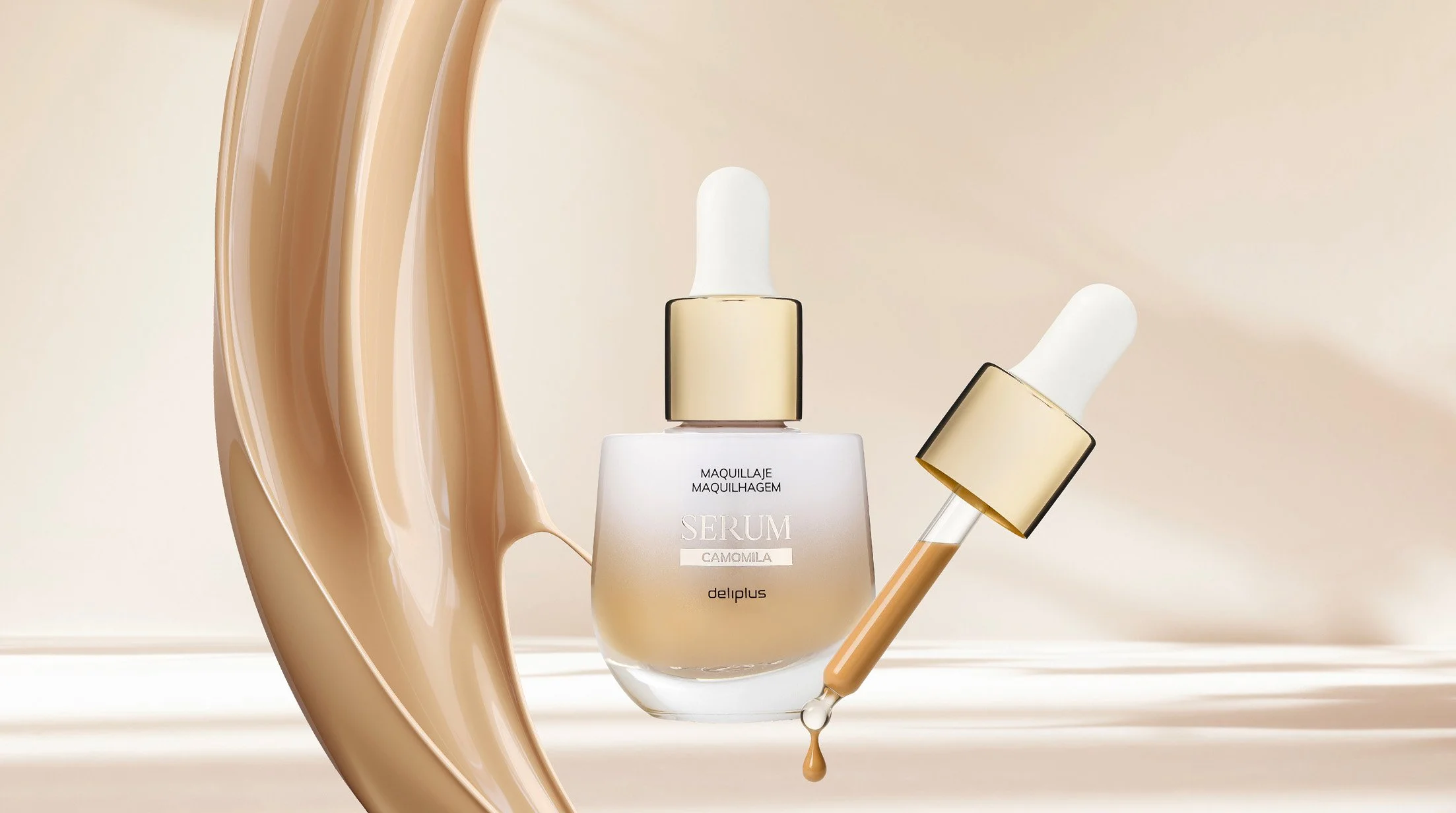 Líquido beige en una gota cayendo de un gotero, y una botella de sérum con gotero en un fondo de tonos beige_línia bàsica de Deliplus_mercadona_diseño de packaging de cosmètica de estudio berlin