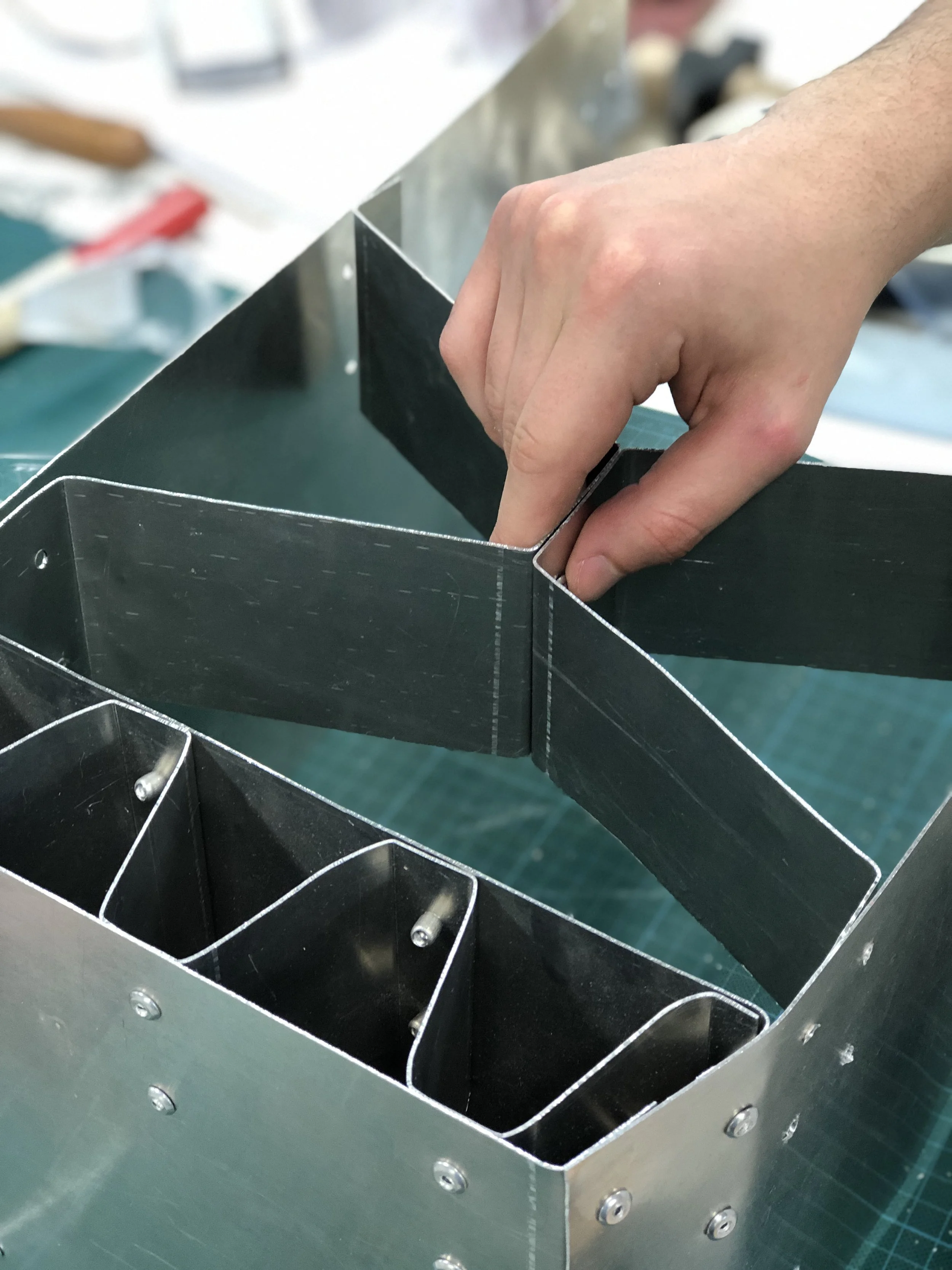 Realizzazione di un prototipo in alluminio. Test di resistenza della struttura.