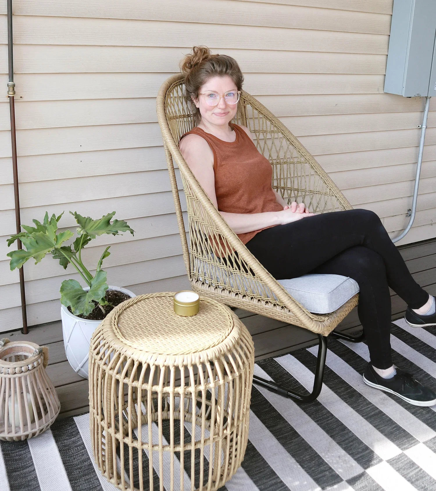 Jaclyn is the owner and candlemaker behind Ember + Fog. She hand-pours each candle with her unique fragrance blends, featuring scents inspired by her Delaware roots and California living. Jaclyn created these candles for the traveling homebody, with 