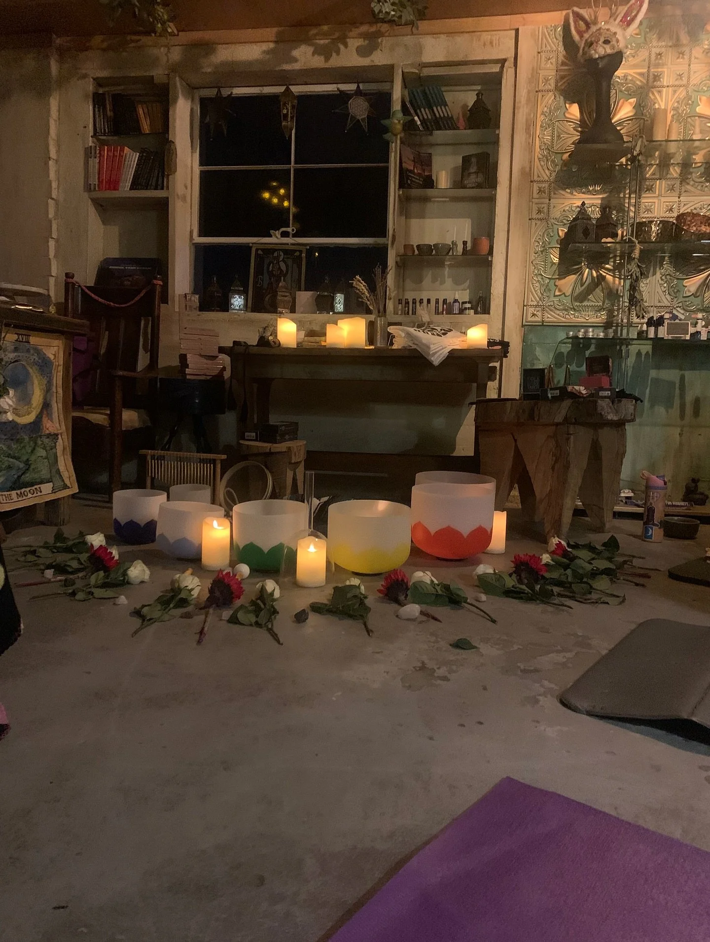In January 2025, I had the honor of facilitating a Womb Healing Circle with a fellow community healer @rootsandstarsbotanika 🌿

She guided us into deep rest with a beautiful sound bath, and together we held space through card readings, pl&aacute;tic