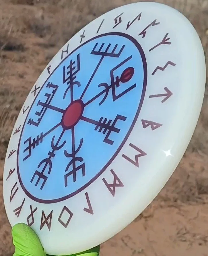 Dynamic Discs Lucid Judge Vegvisir Compass blue tilt.jpg