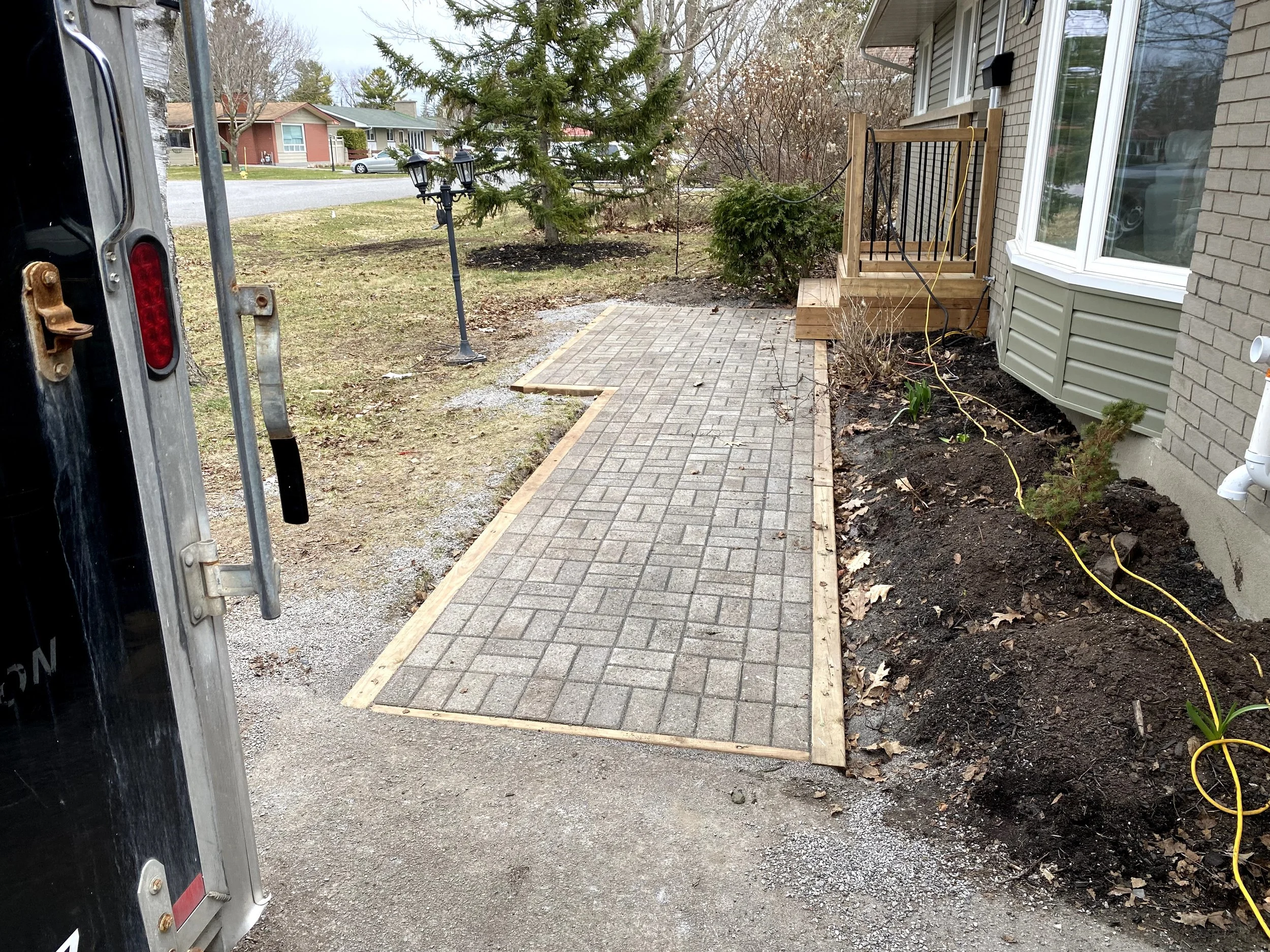 18 Dante St Front walkway