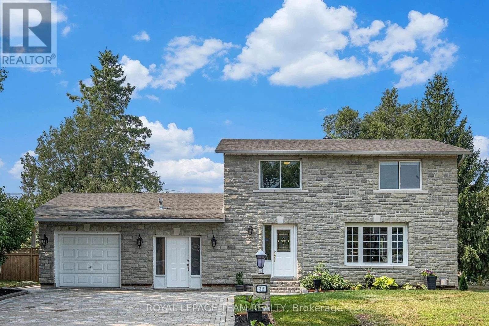 32 Butterwick St front yard