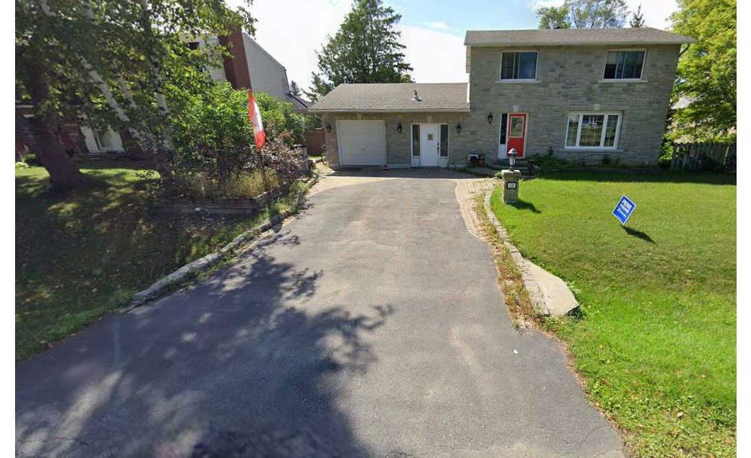 32 Butterwick St Front yard before