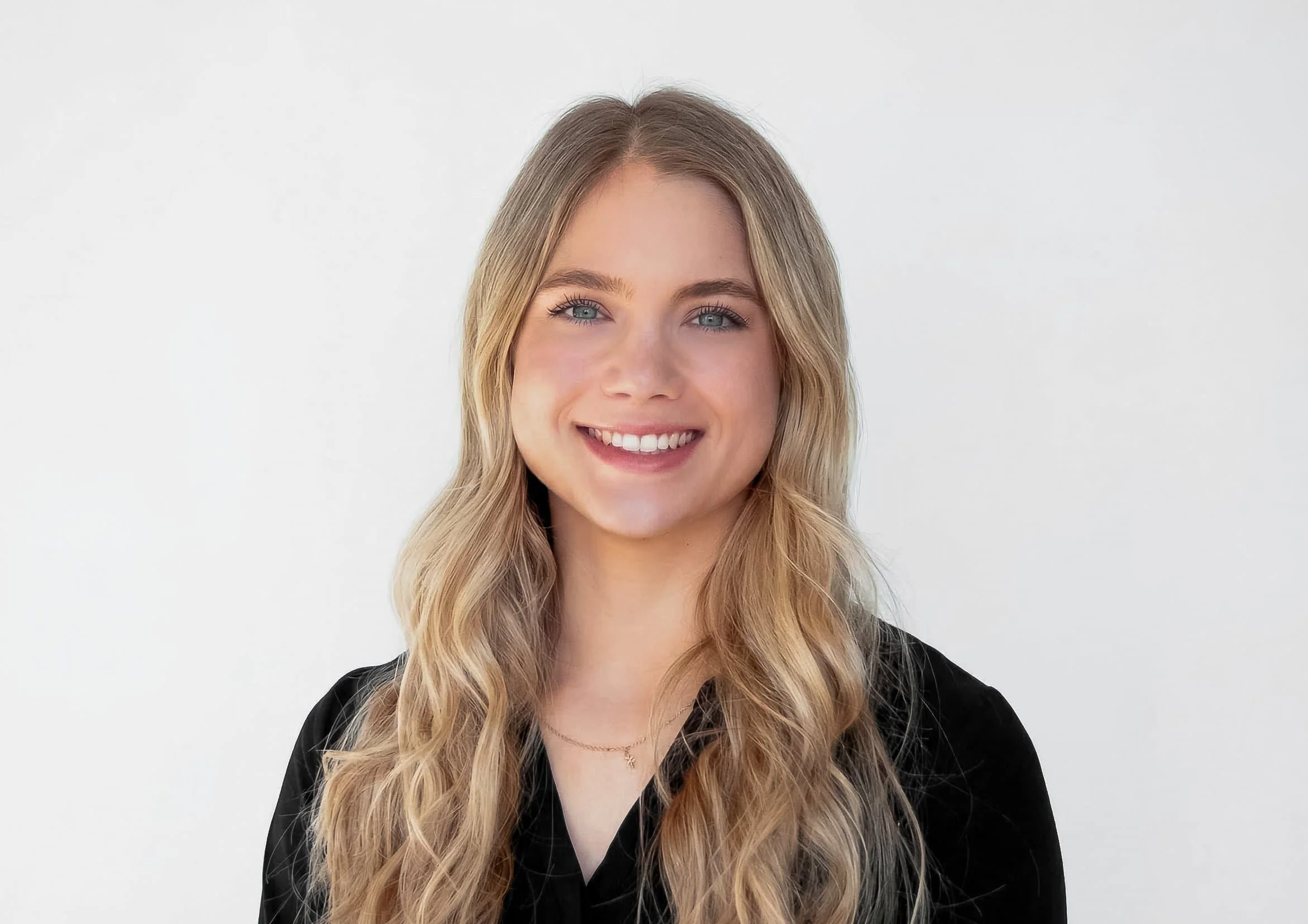 Allie Bradsky Headshot