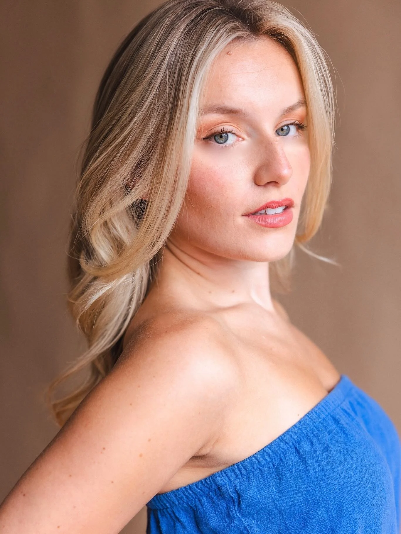 call me an actress!!

cant thank you enough my friend 💙 @silhouettesbysarah (unedited btw shes that girl)