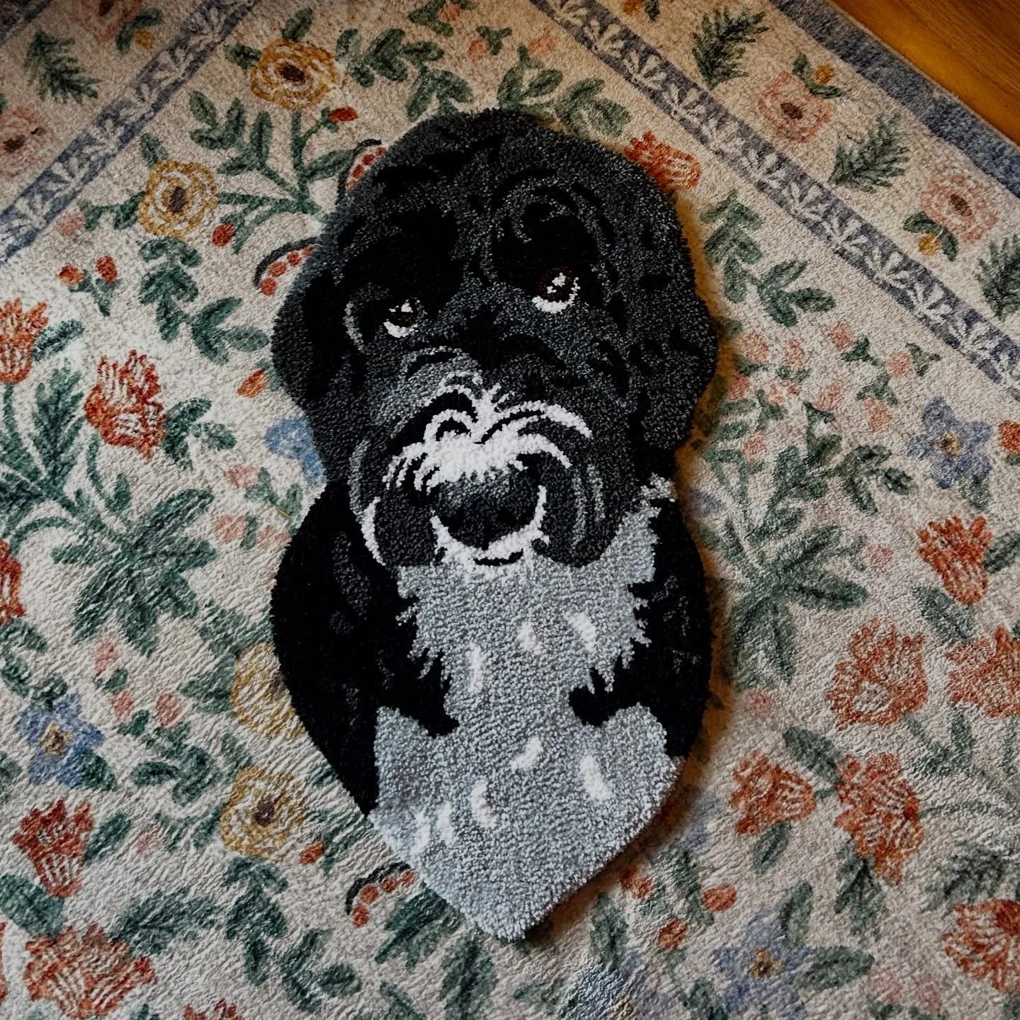 Dog of the day 🐶 🐾 

#customrug #tuftedrug #handmadegift #supportsmall