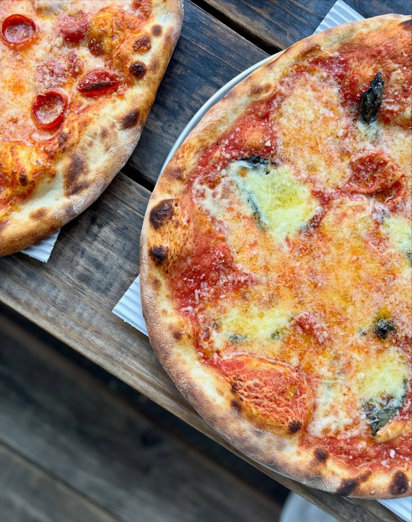 There&rsquo;s a liiiiiittle chill in the air Seattle we know 🍃 Let us help guide you into falltime with the good stuff. Put your sweater on and come grab a pie! 

#sweaterweather #seattlepizza #naturallyleavened
