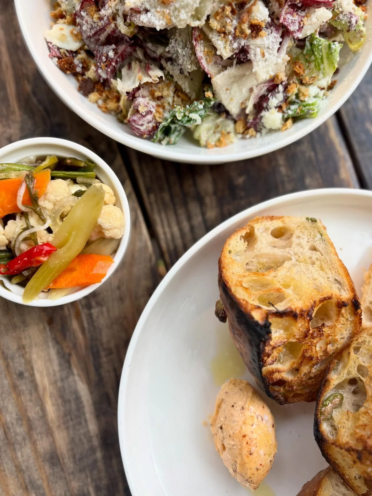 Bread, pickles, salad&hellip; We suggest starting off strong 💪 See you for dinner tonight! Capitol Hill &amp; Queen Anne, serving up the yums 5-9p🍴

#dinnertime #seattlerestaurants #alfresco #eat