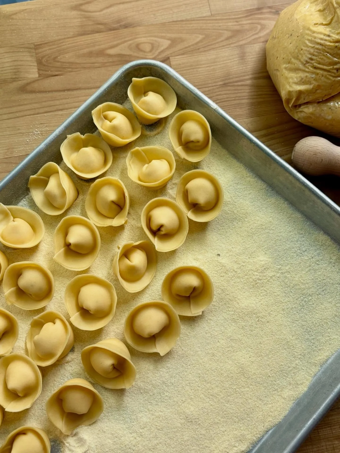 Cappelletti in the works on Capitol Hill 🤌

#cappelletti #handmadepasta #filledpasta #fallpasta #seattlepasta #seattlehandmadepasta #seattlerestaurants