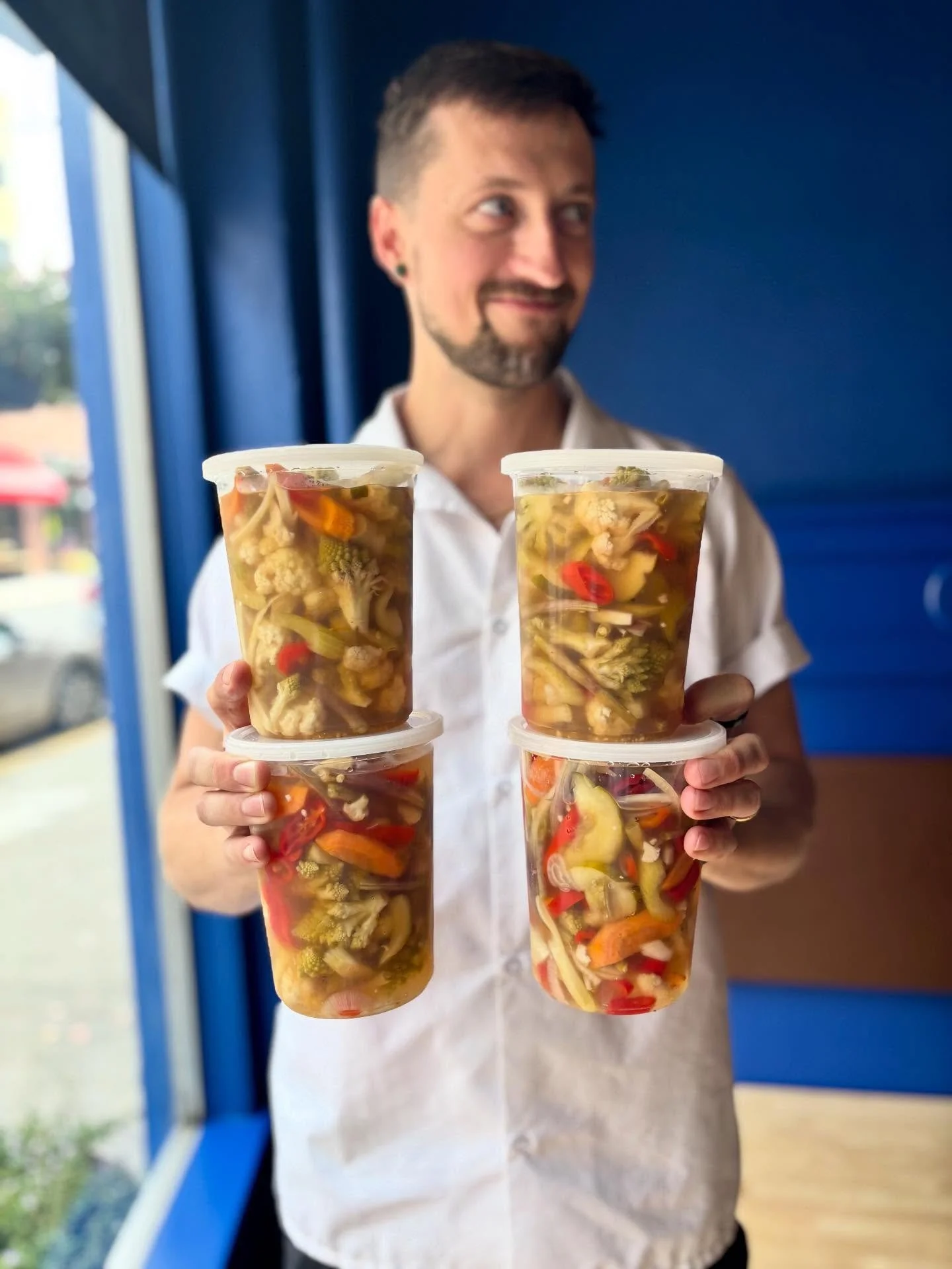 Happy Monday today we are thinking about pickles 🥒 like how many quarts o pickles can a guy carry?! 
&hellip;.
The answer is just these 4 any more and there woulda been a bigggggg mess 🤫

#pickles