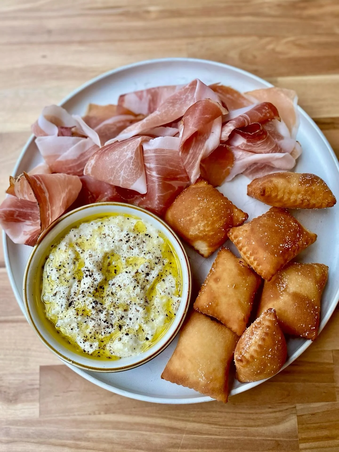 Gnocco Fritto 🥰 Fried dough, smoked ham, stracciatella. An ode to Italian street food, simple, comforting, truly the most delectable snack. 

Big favorite on the menu in Queen Anne! 

#gnoccofritto #seattlerestaurants #queenanneseattle