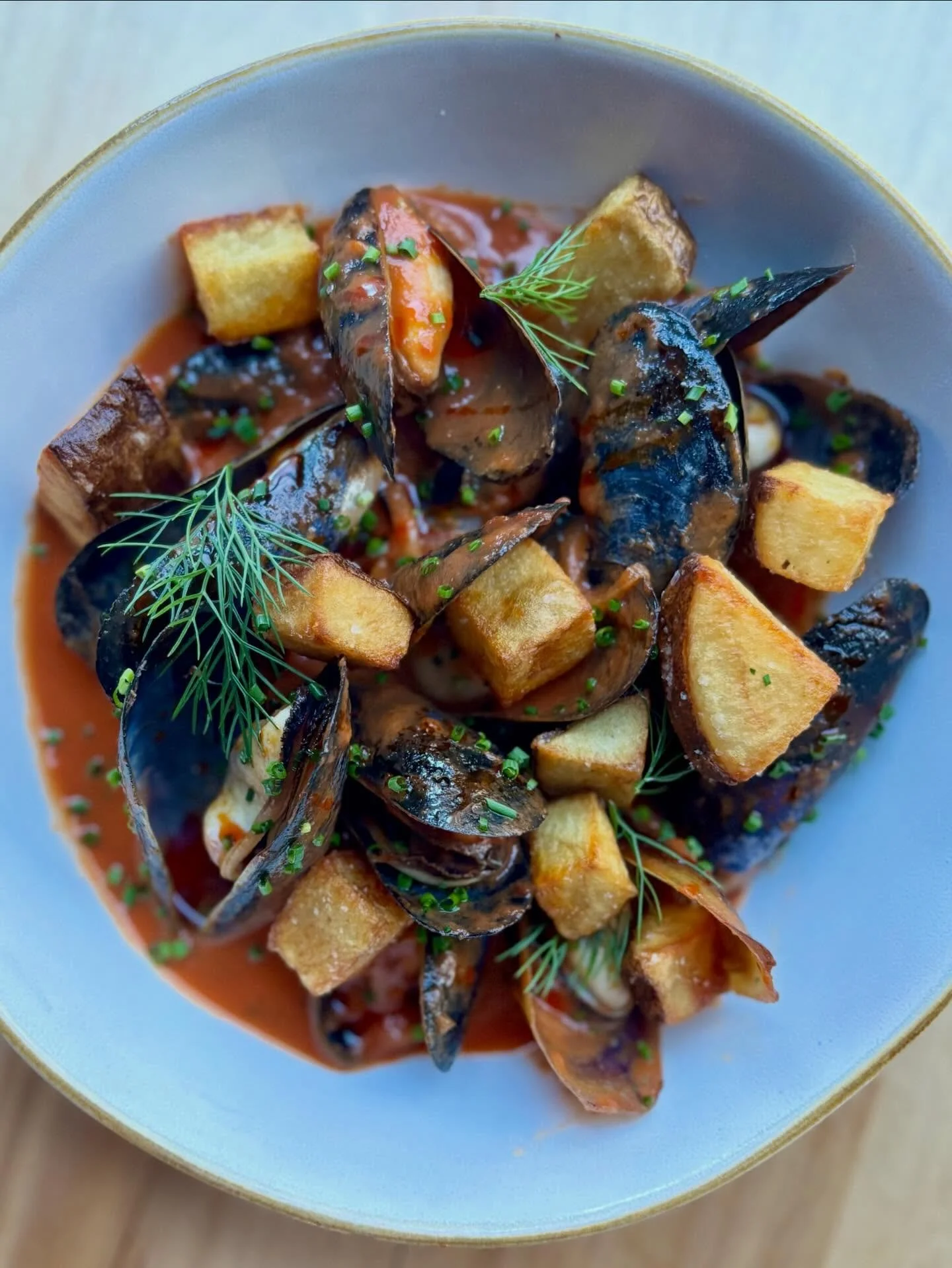 Post-lovers day special in Queen Anne✨ Mussels, smoked tomato, n&rsquo;duja oil, crispy potato. 

(Speaking from experience this dish is UNREAL and I&rsquo;ll be eating it for a second night in a row tonight 🤷🏻&zwj;♀️) 

#mussels #queenanneseattle 