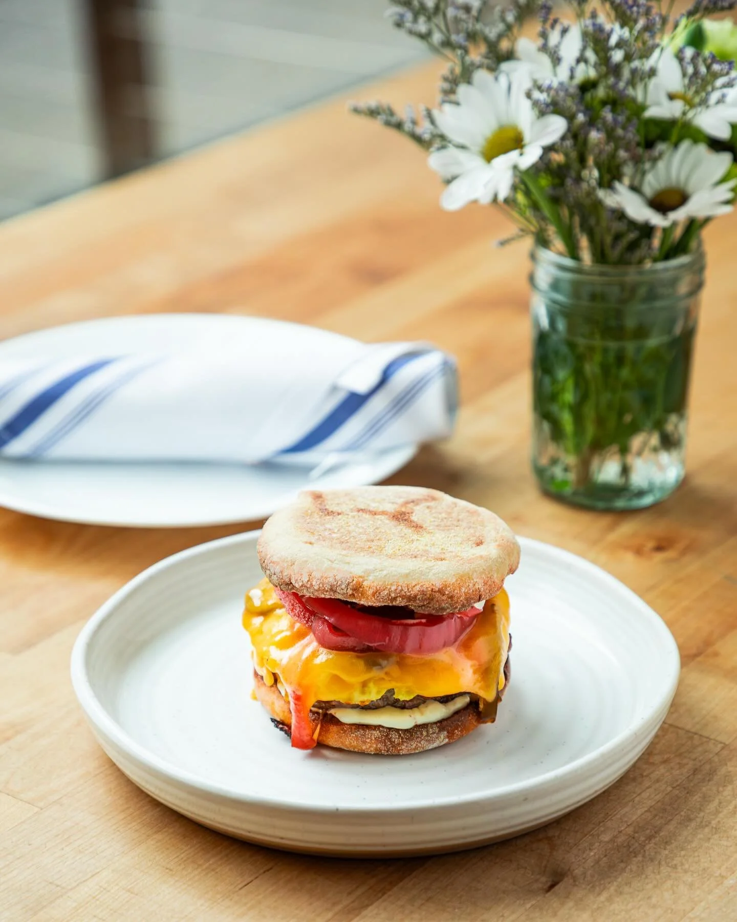 Almost time for BRUNCH 🍳 Doors open 9a-12p on Summit Ave, and link in bio to place an order online for pick-up so you can have this breakfast sandwich on your couch :) 

&amp; QUICK STOP Queen Anne is ON ☕️ 9a-12p + online order for pick-up! 

📷 @l