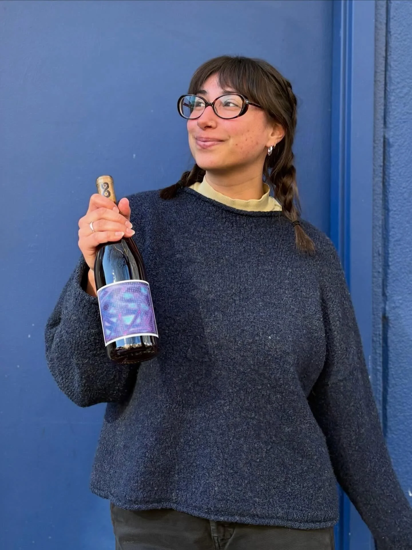 Looooving on this Gamay Noir as we enter springtime! Funky delicious, medium bodied with woody warm spices on the palate. Most yum with the Caramelle pasta and Garden Party pizza 🌱

@limitedadditionwine in Willamette Valley, Oregon, is female owned,