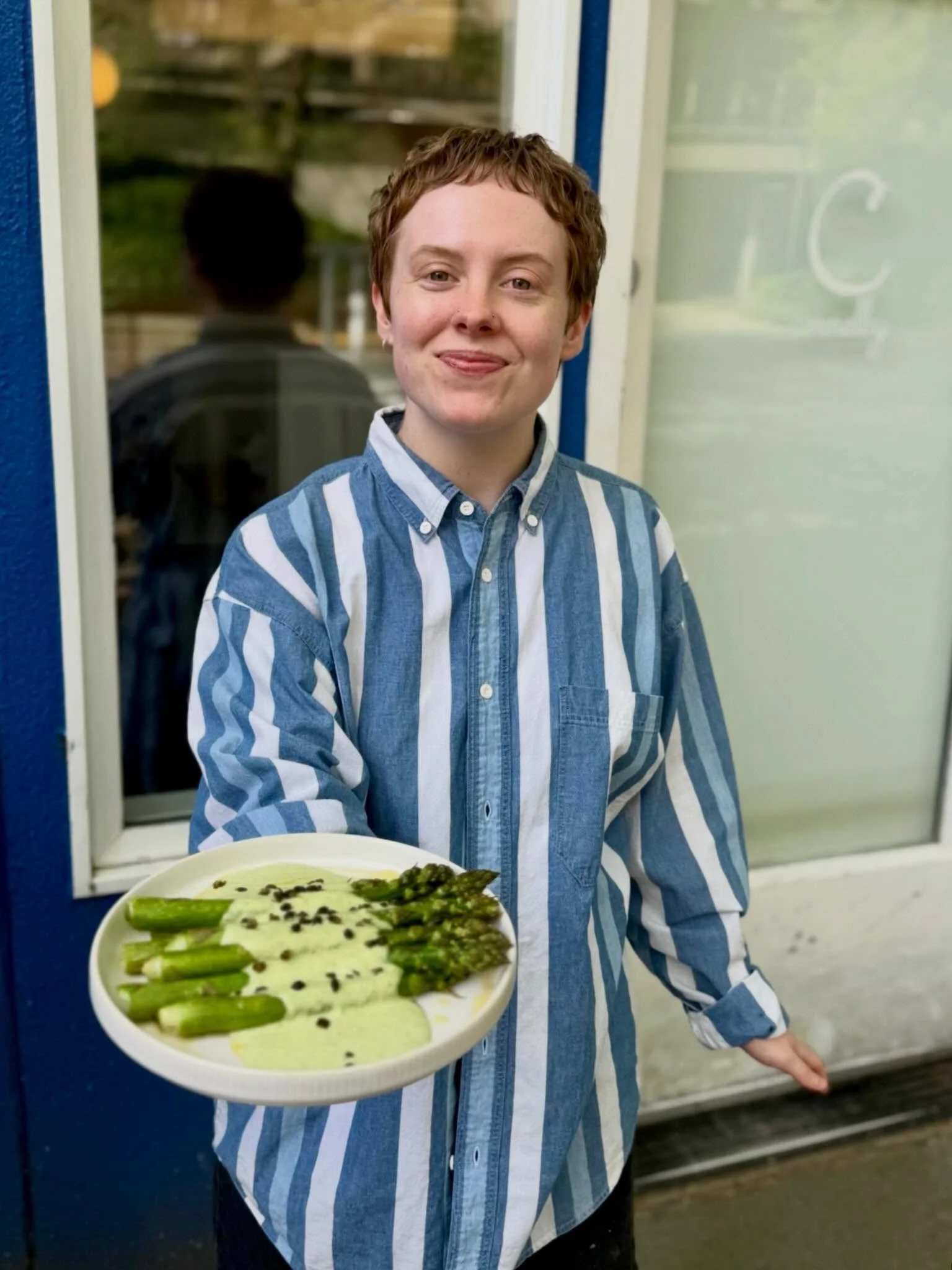 Smiles for Asparagus Szn!!!!!!🌳🌤️🌿 Roasted up with green goddess tonnato &amp; fried capers. Springy delish on Capitol Hill! 

#aspargusseason #washingtonspring #seattlerestaurants