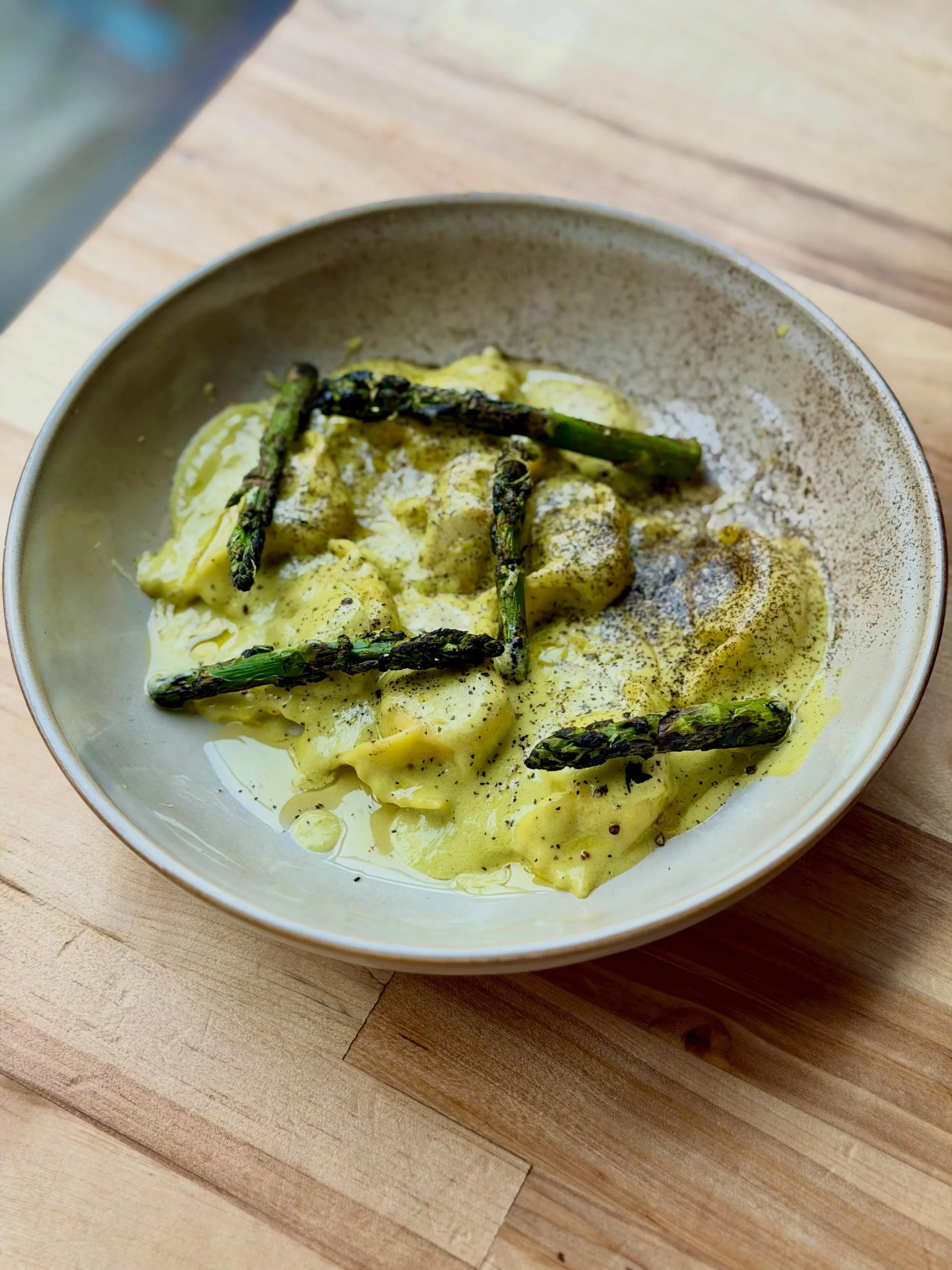 Special special in Queen Anne✨ Agnolotti &mdash; smoked prosciutto filled, asparagus cream, spring onion ash

Chef @aidanurbano 🤌 once again, handmade filled pasta for the big win! Only a few of these, don&rsquo;t miss. 

#agnolotti #seattlepasta #s