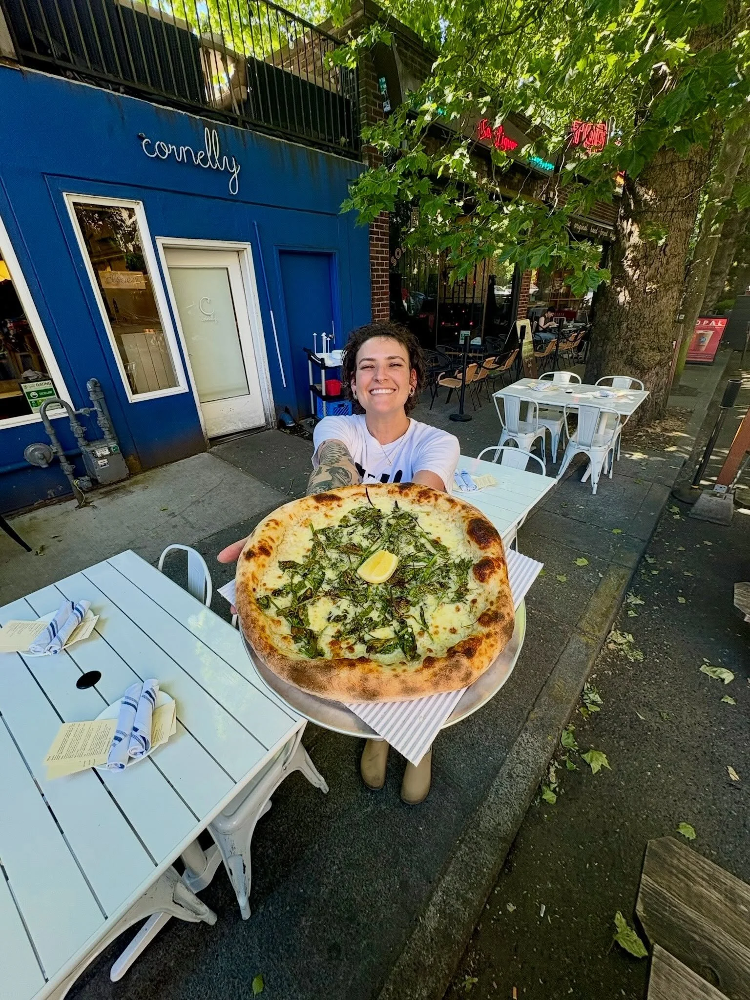 Sweetie pies with pies 🥰 Extra love for patio season on Summit Ave!!

#seattlepizza #seattlerestaurants #capitolhillseattle #naturallyleavened #babes