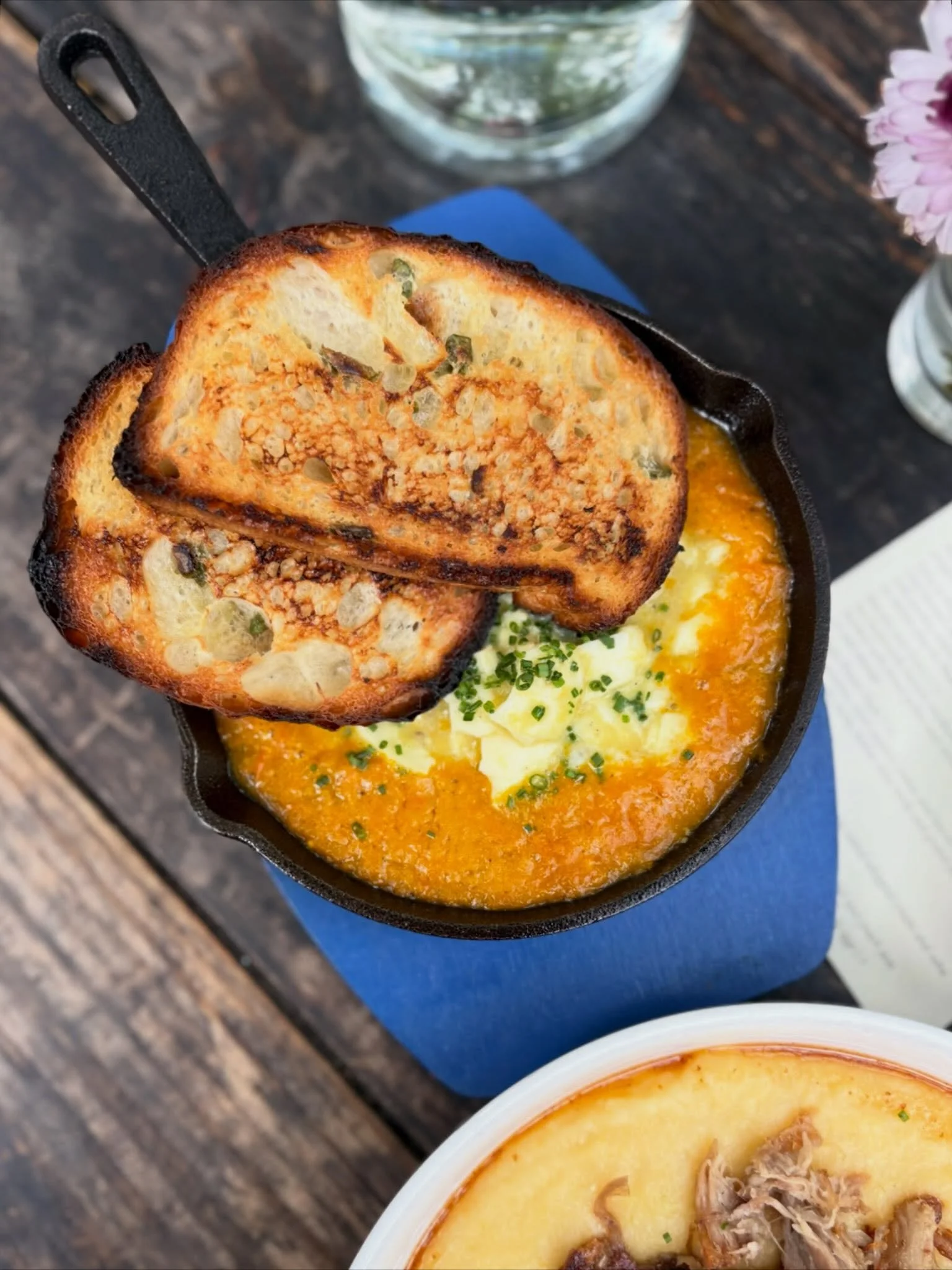 Plan ahead for your weekend mornings with us 🌤️ NEW for BRUNCH 🍳 Uova in Purgatoria &mdash; chop chop eggs, sungold tomato sauce, toasted focaccia. 

Saturday &amp; Sunday, doors open 9a-12p on Summit Ave for BRUNCH and for QUICK STOP in Queen Anne