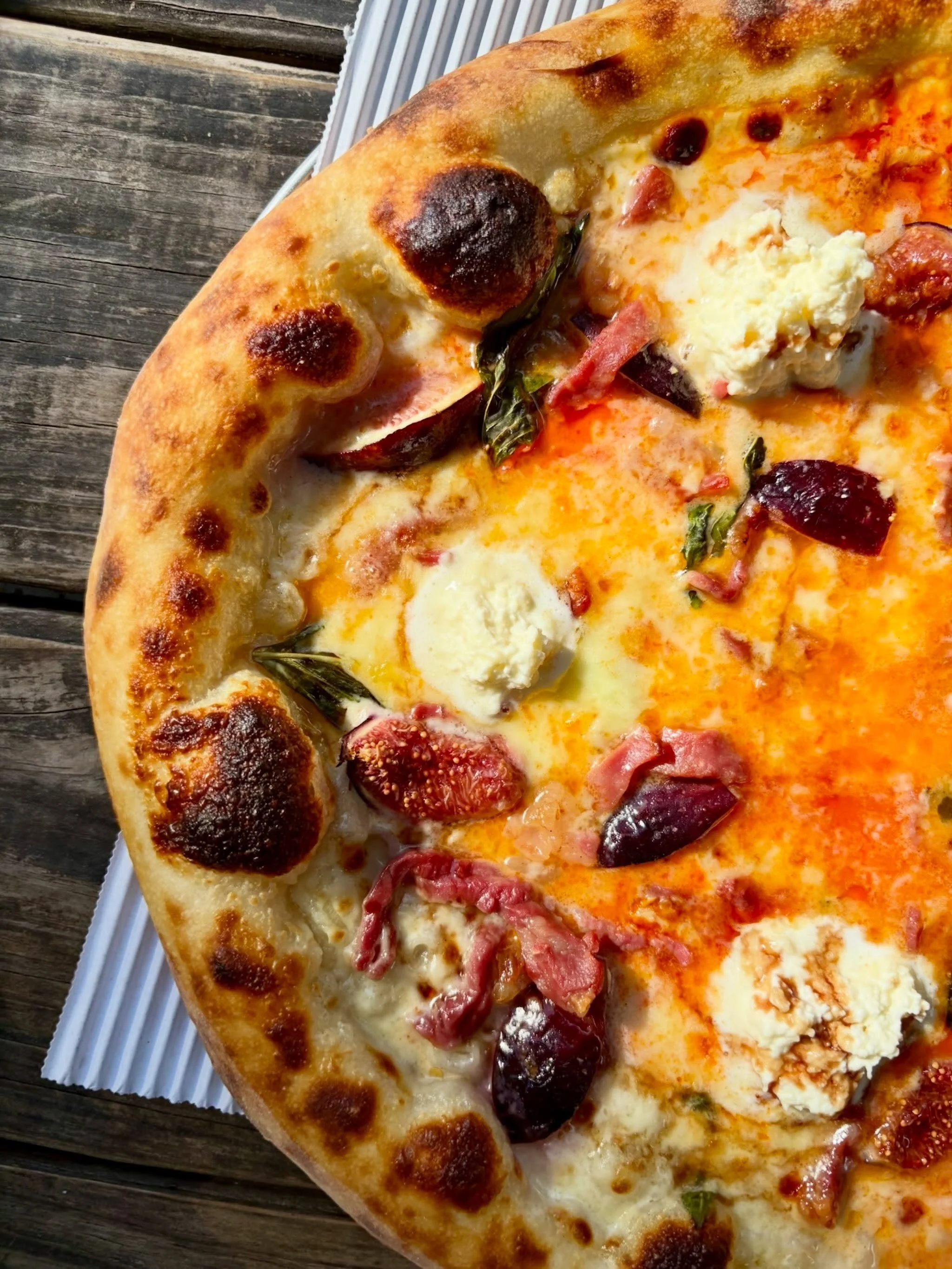 Happy Wednesday y&rsquo;all come for your mid-week pick-me-up-pie 🥧 Both spots open 5-9p, dine-in or link in bio to order take-out. Reservations available in Queen Anne! 

#seattlepizza #seattlerestaurants #naturallyleveaned #doughlife