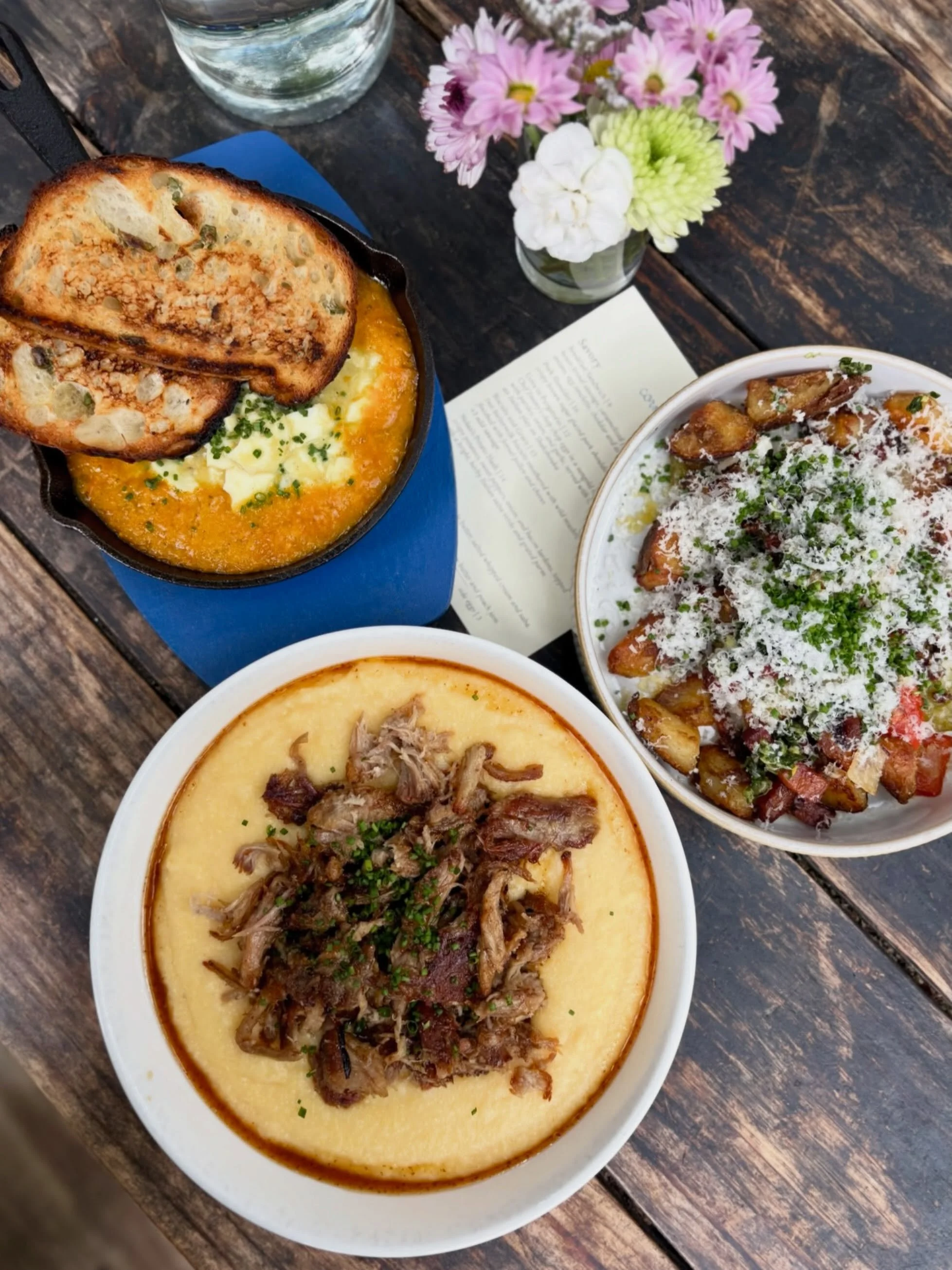 Brunch spread for champs 🙌 hearty warming nourishing deliciousness on Summit Ave. Come get the goods 9a-12p, Sat &amp; Sun. 

Quick Stop in Queen Anne at it too 🌯 Happy weekend eating y&rsquo;all! 

#seattlebrunch #capitolhillseattle #seattlerestau