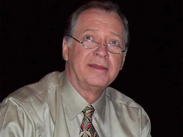 I DON'T REALLY WEAR GLASSES