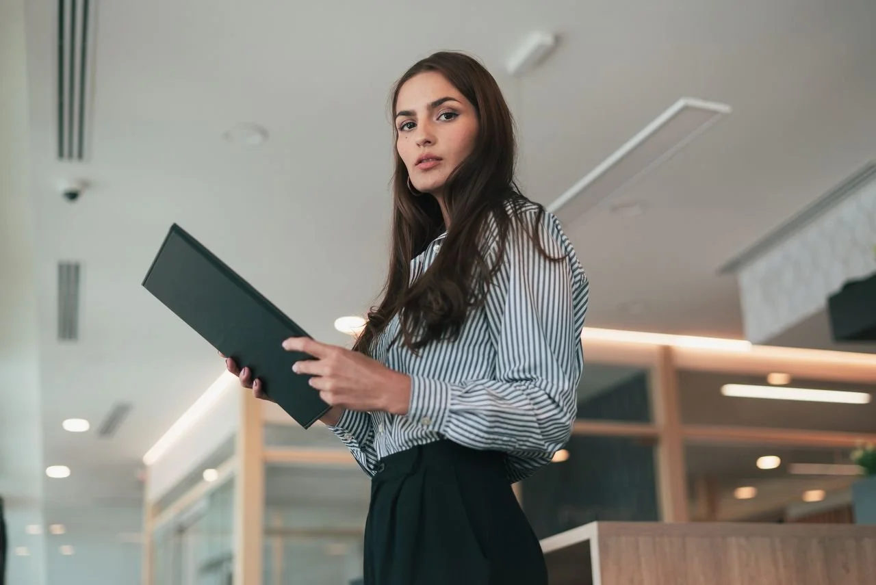 low-angle-view-of-brown-haired-woman-in-shirt