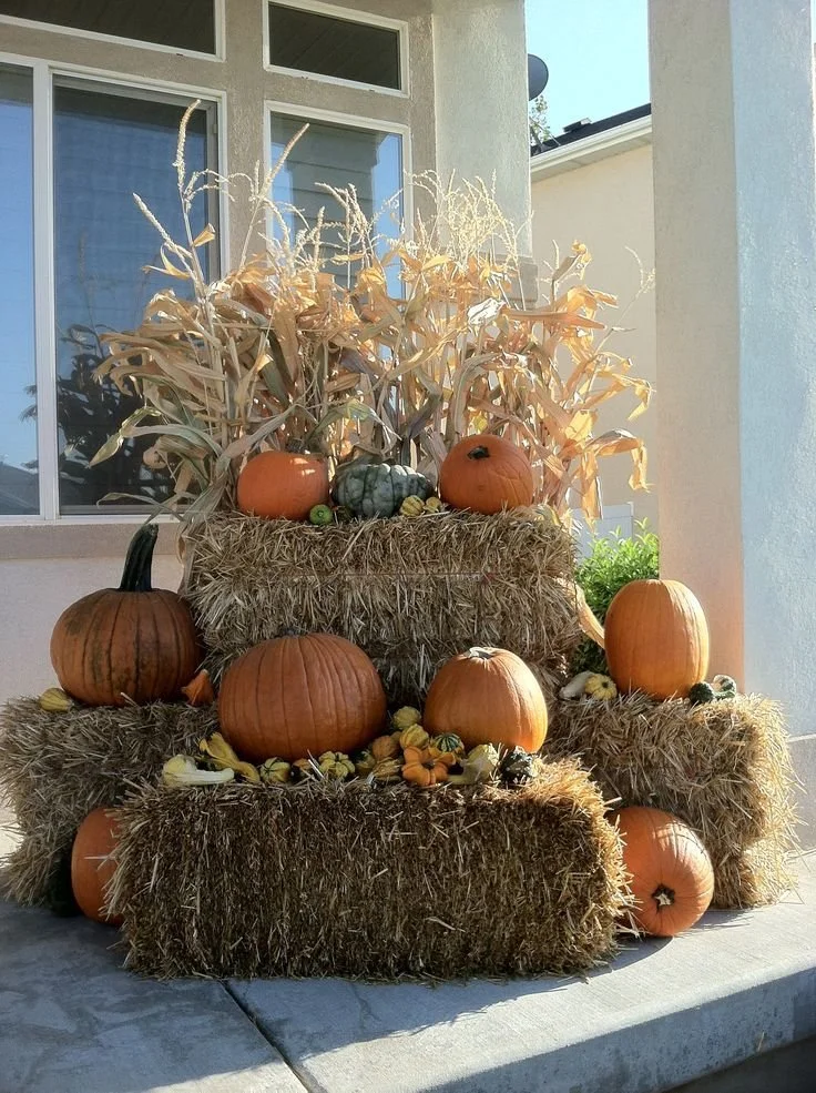 Front porch fall decoration_ An easy way to decorate for Halloween and Thanksgiving_.jpg