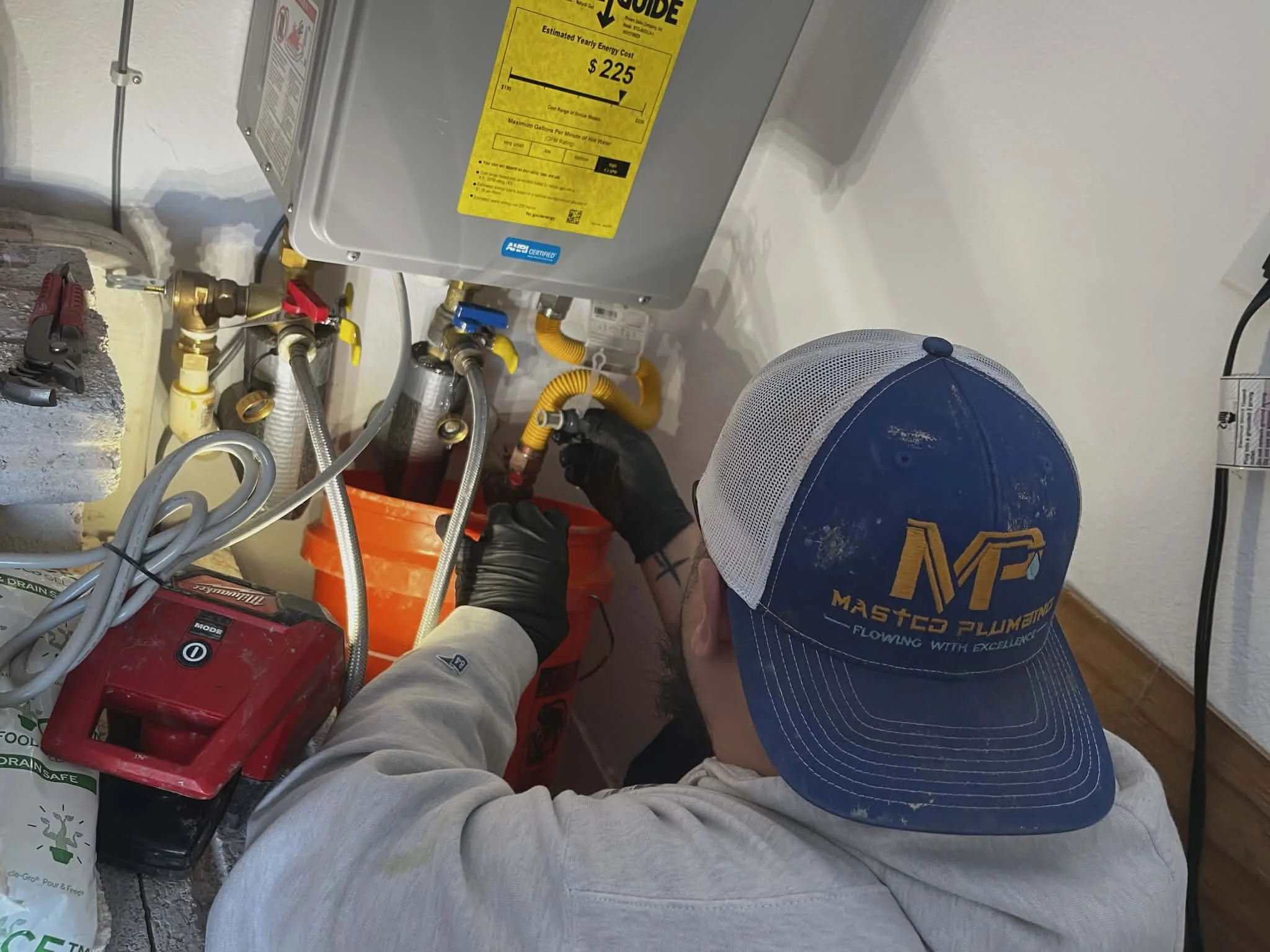 🚿 Tankless Water Heater Maintenance Matters! 🔧

We serviced a tankless water heater that was about three years old for routine maintenance. Many homeowners don&rsquo;t realize that tankless water heaters require yearly maintenance to keep them runn