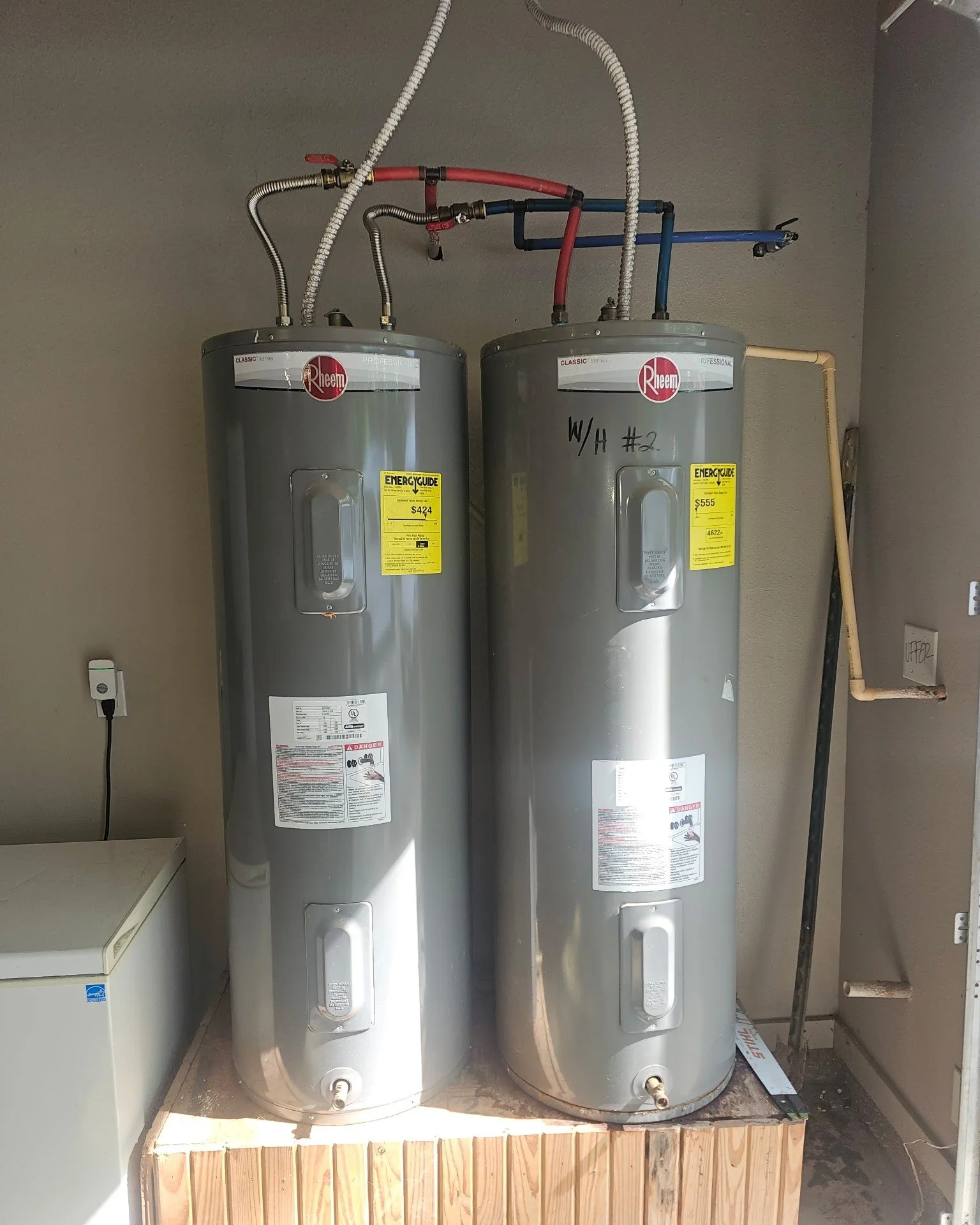 🔥Water Heater Replacement🔥
A homeowner recently experienced a failed water heater that burst and leaked onto the ground, causing concern about the reliability of their plumbing system. After discussing their options, they decided the best long-term