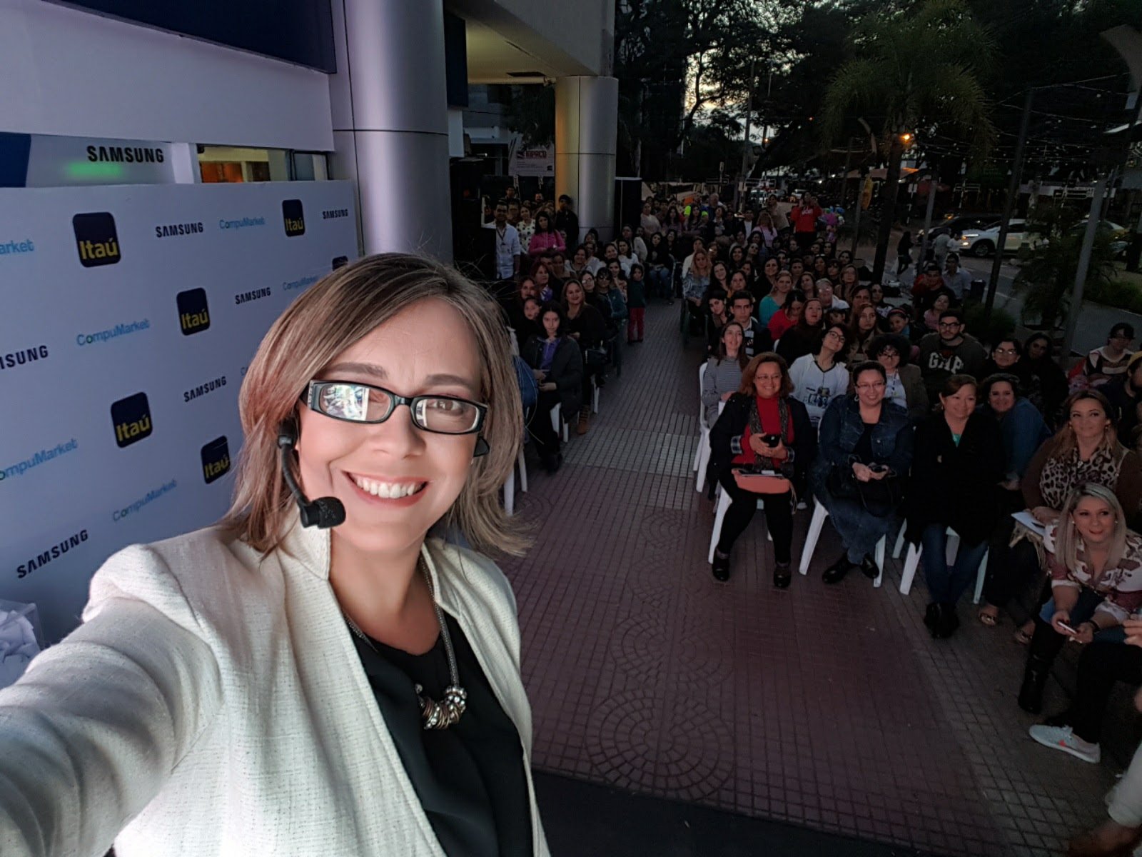 TALLER #MAMÁSAPPLICADAS – COMPUMARKET, SAMSUNG E ITAÚ