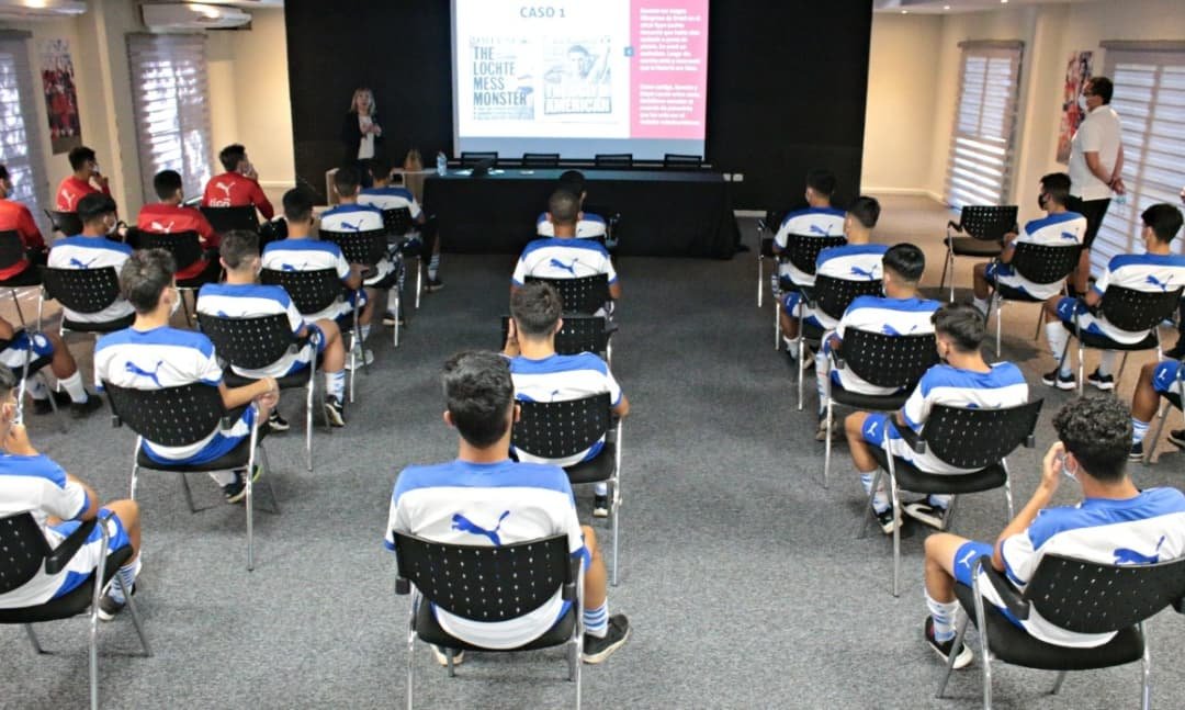 TALLERES DIGITALES PARA LA ALBIRROJA