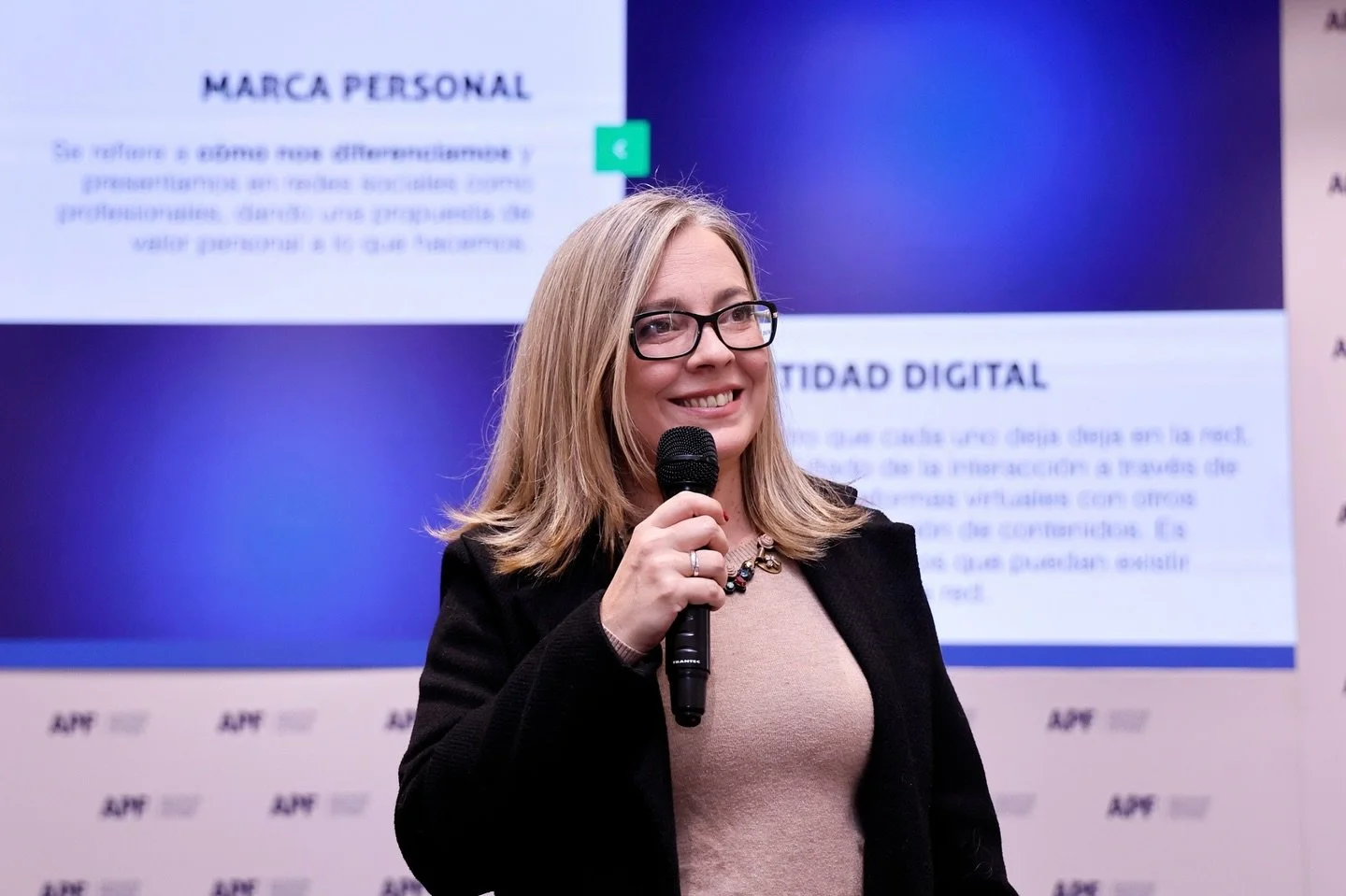 CHARLA SOBRE MARCA PERSONAL Y REDES EN EL FÚTBOL FEMENINO