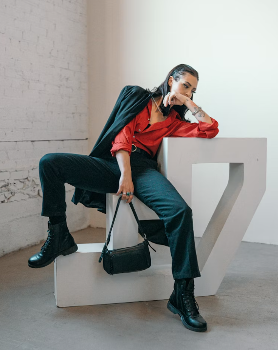 How to Become Your Own Boss and Stay on Track When Running a Digital Business