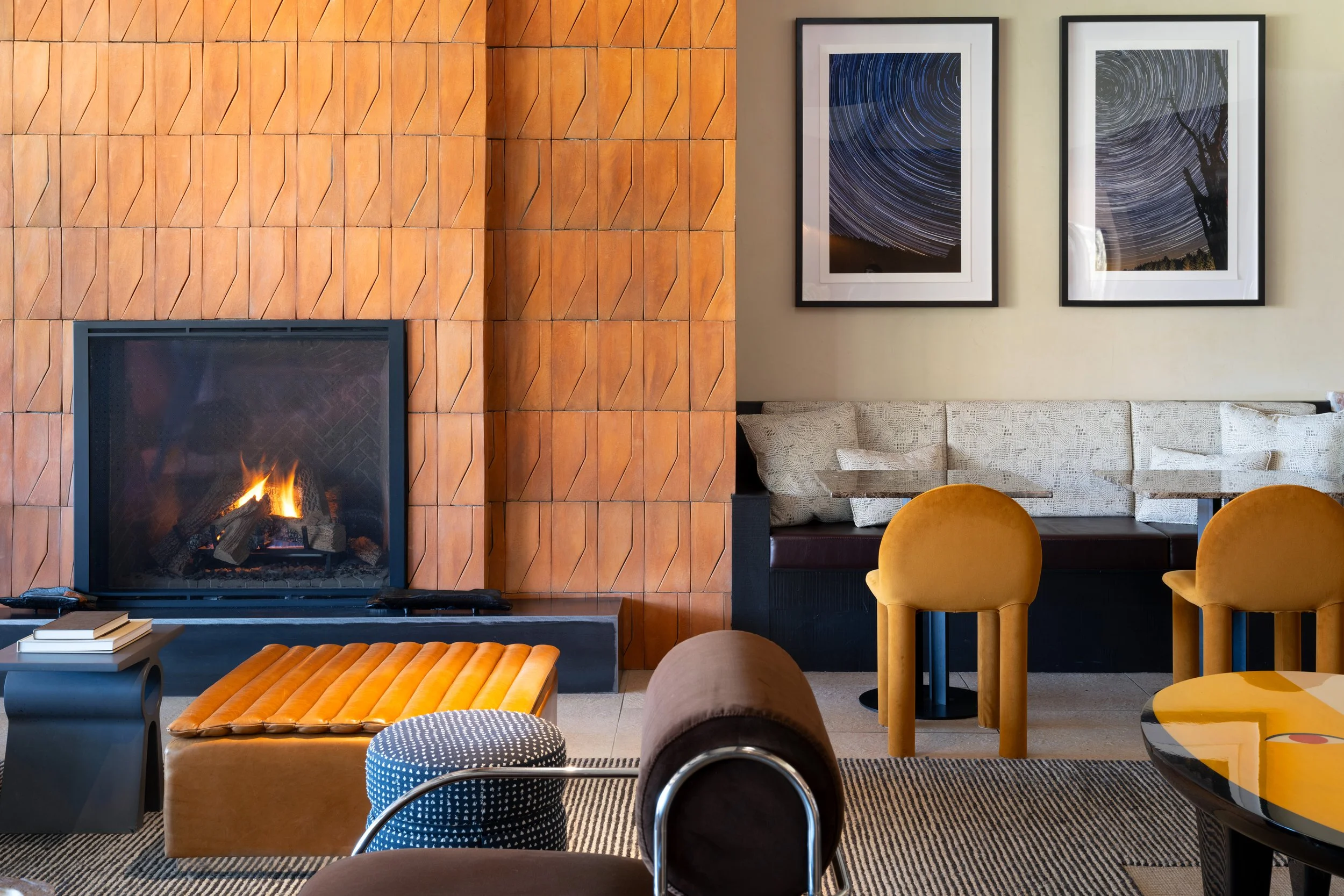 FLGSX_Lobby_Detail_Hearth_and_Seating_Nook.jpg
