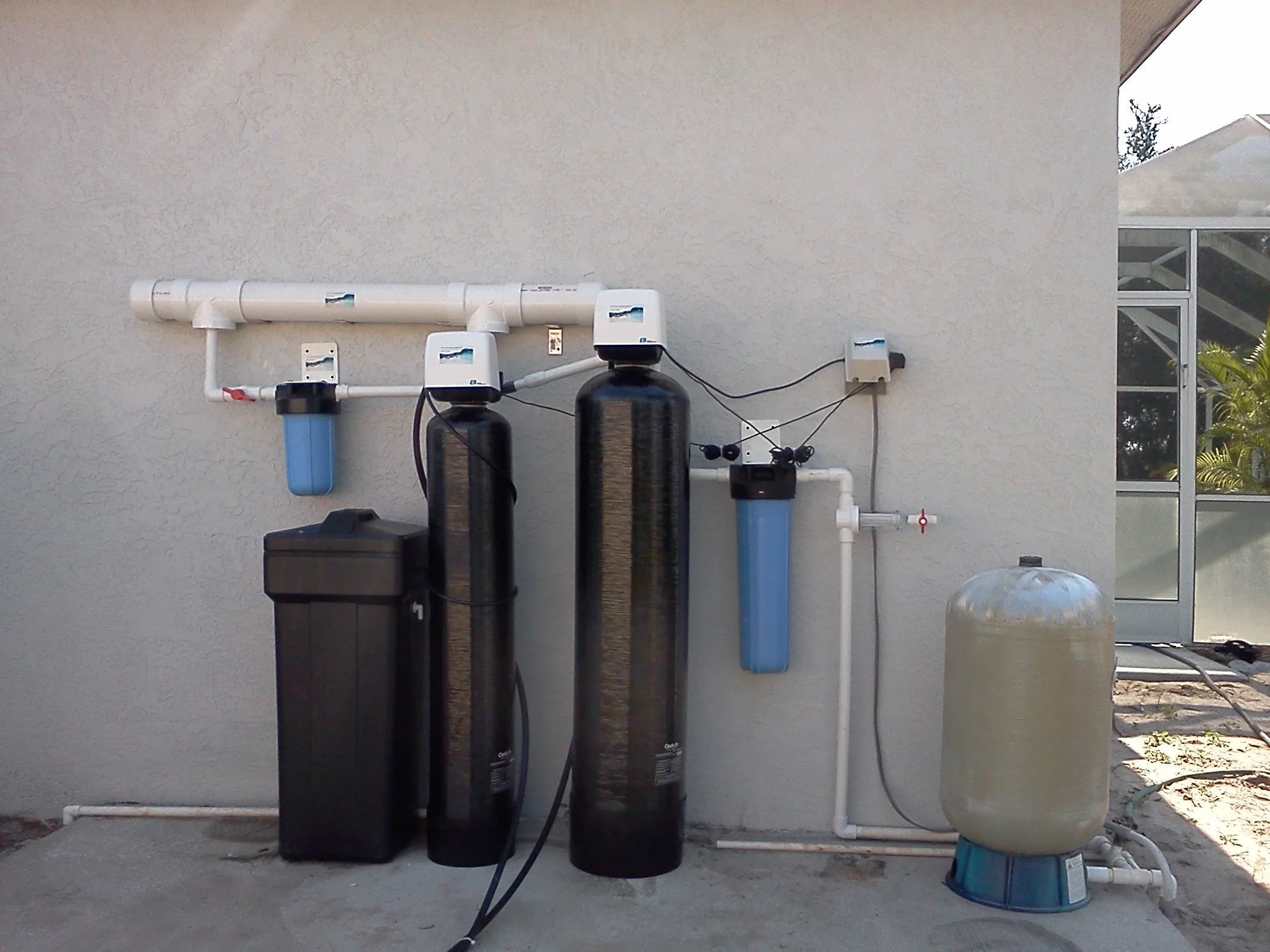 Complete water treatment system with aeration, sulfur and iron filtration, and softener to eliminate rotten egg smell, sulfur odor, iron stains, hardness, bacteria, and discoloration. RO drinking water.