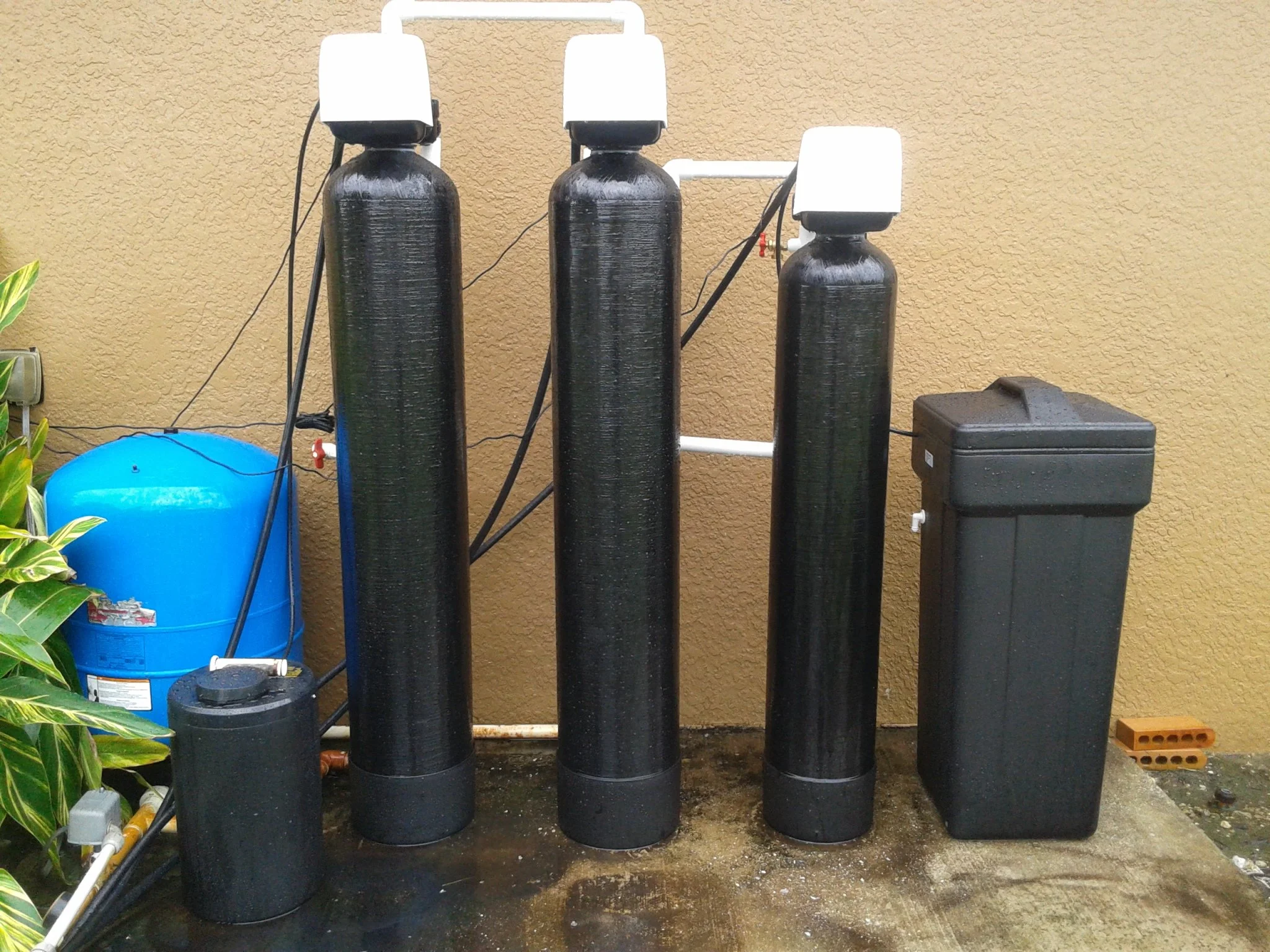 Aeration, sulfur and iron filtration, and water softener system removing rotten egg smell, sulfur odor, iron stains, hardness, bacteria, and discoloration. RO for clean drinking water